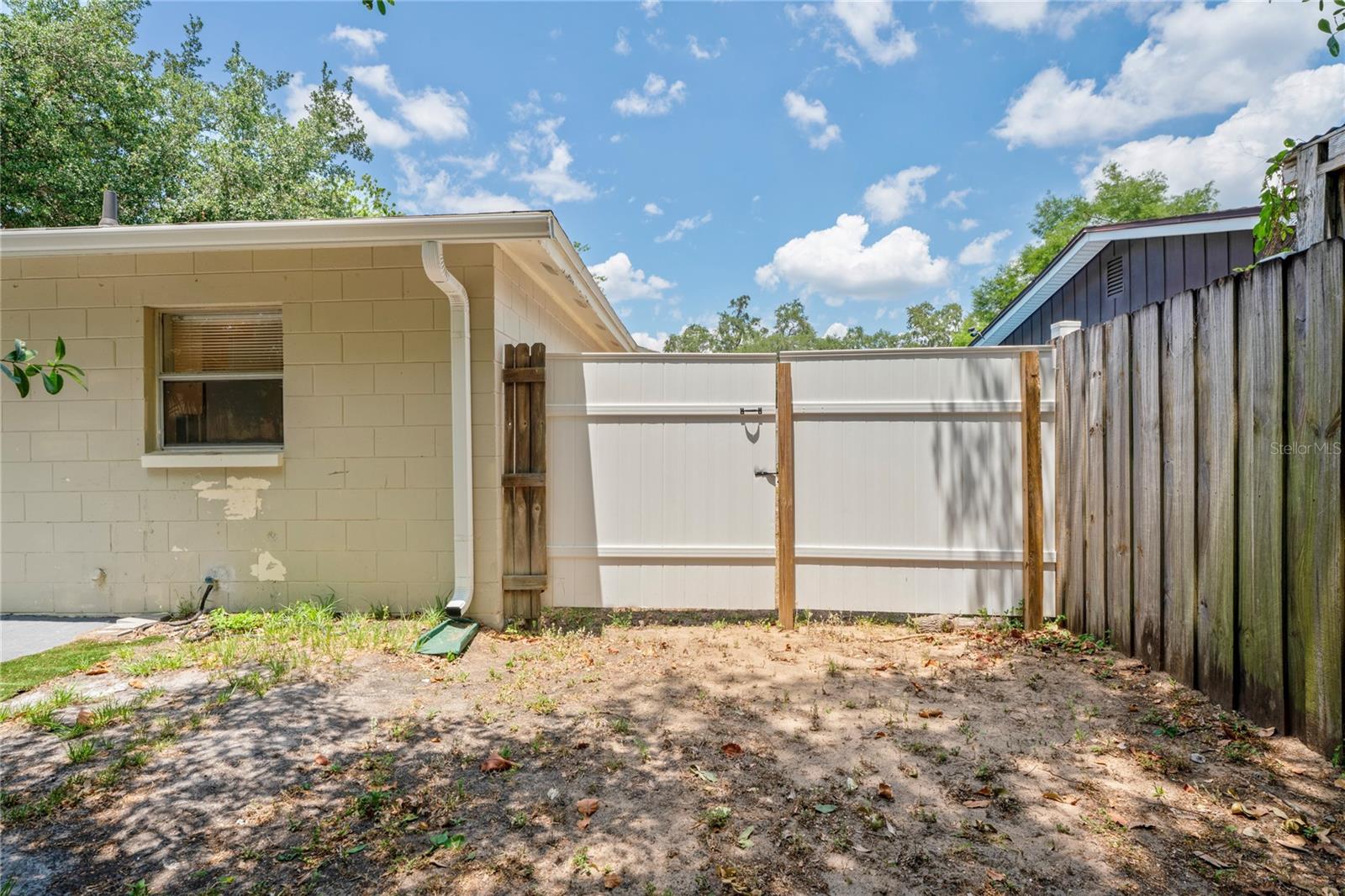 Image 23 of 27 For 2207 Valleybrook Avenue