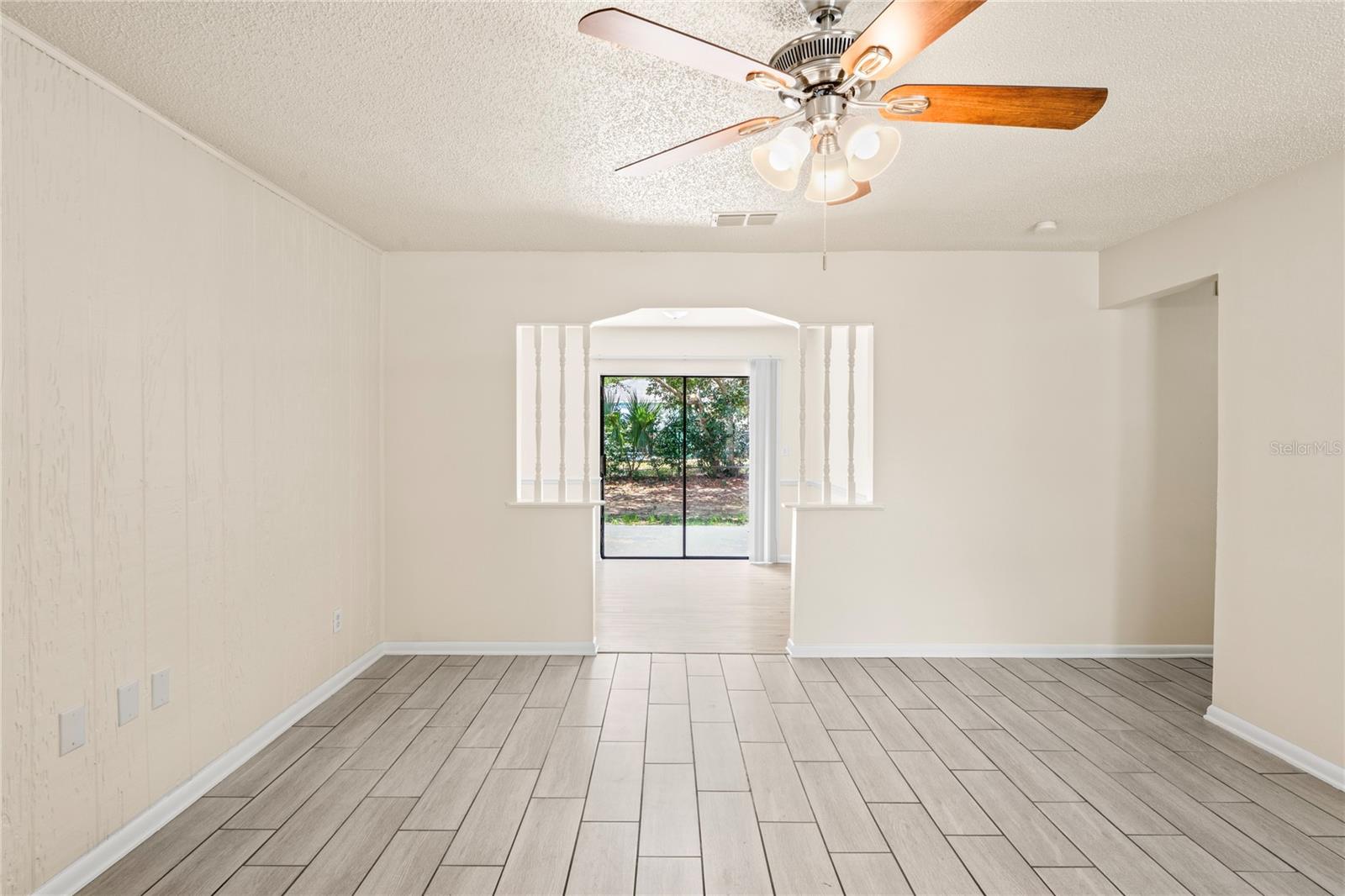 Image 3 of 27 For 2207 Valleybrook Avenue