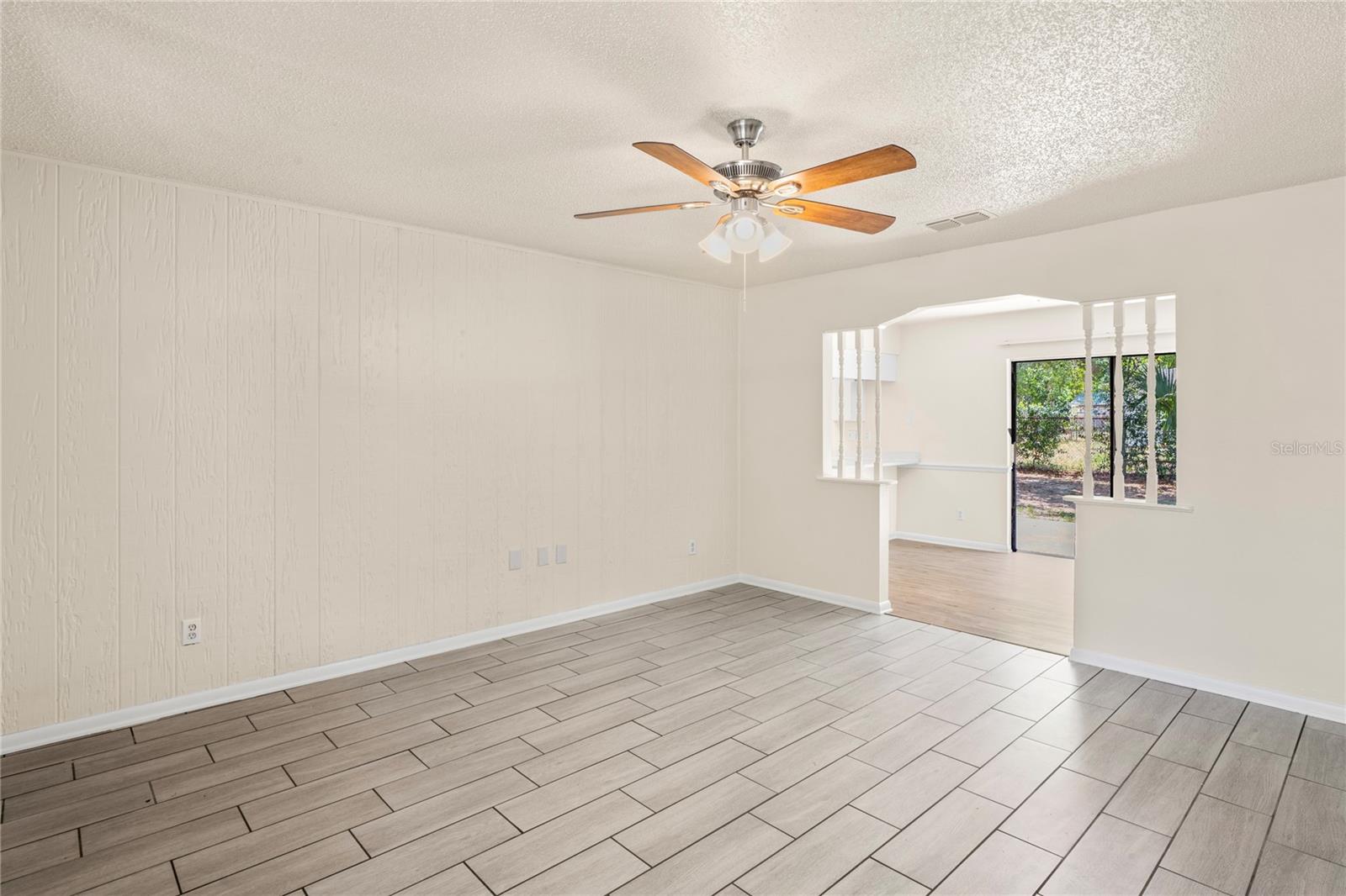 Image 4 of 27 For 2207 Valleybrook Avenue