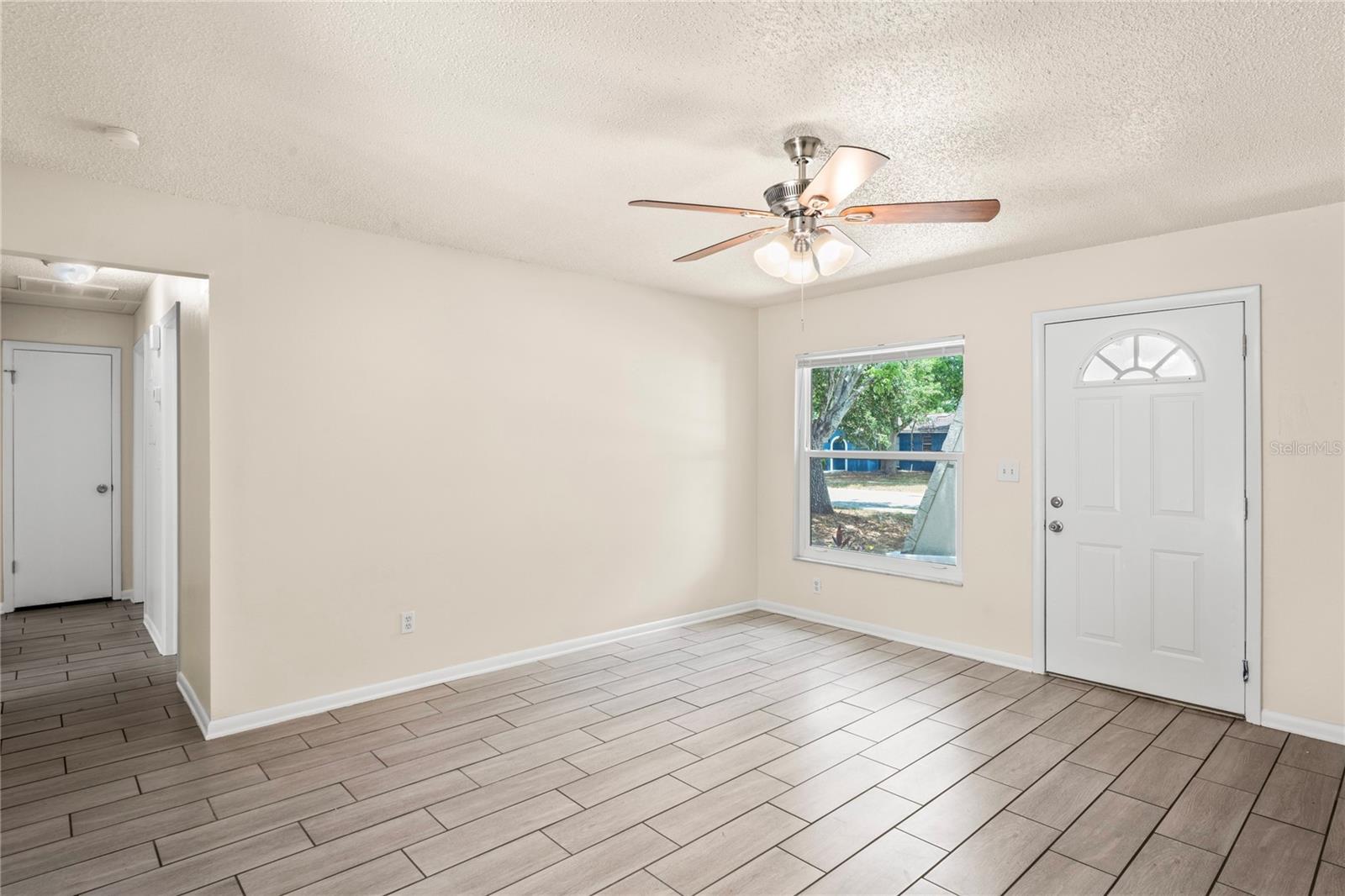 Image 5 of 27 For 2207 Valleybrook Avenue