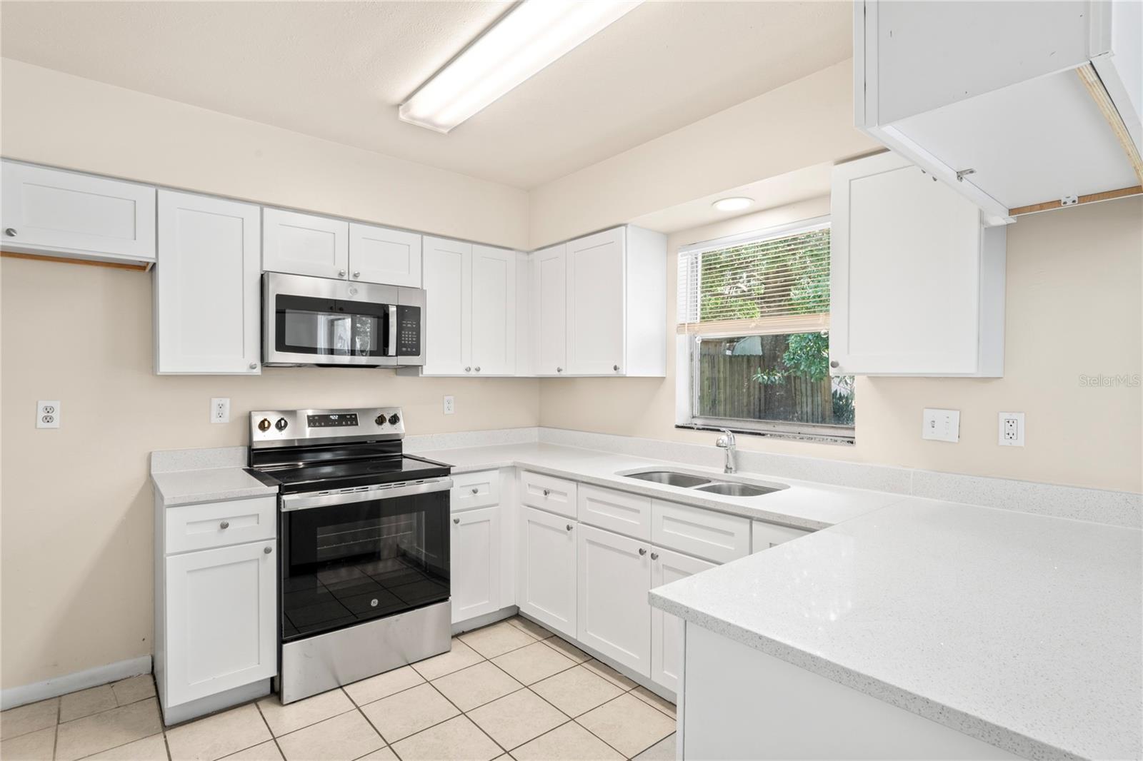 Image 7 of 27 For 2207 Valleybrook Avenue