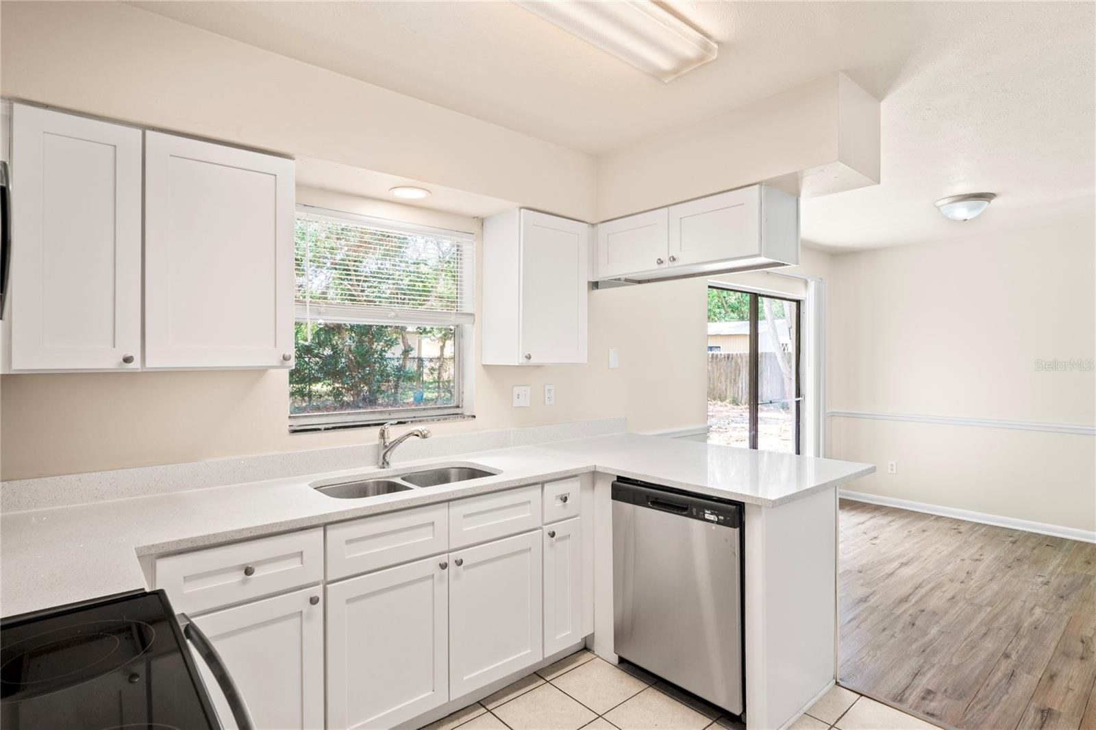 Image 8 of 27 For 2207 Valleybrook Avenue