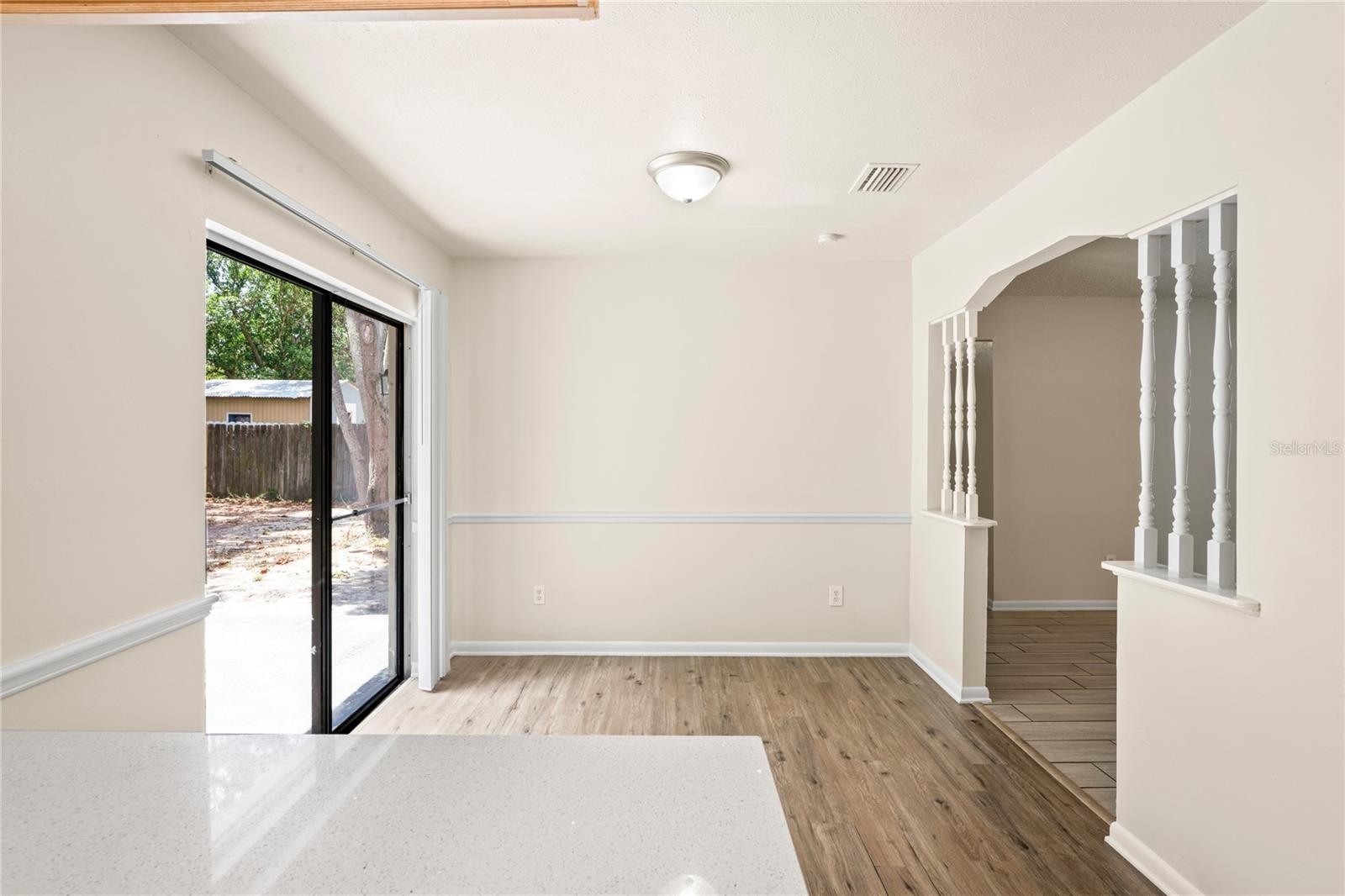 Image 9 of 27 For 2207 Valleybrook Avenue