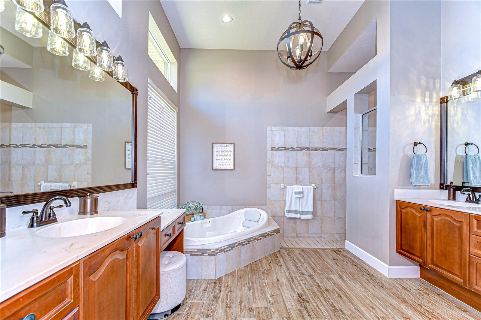 Image 29 of 51 For 3212 Sunset Lakes Boulevard