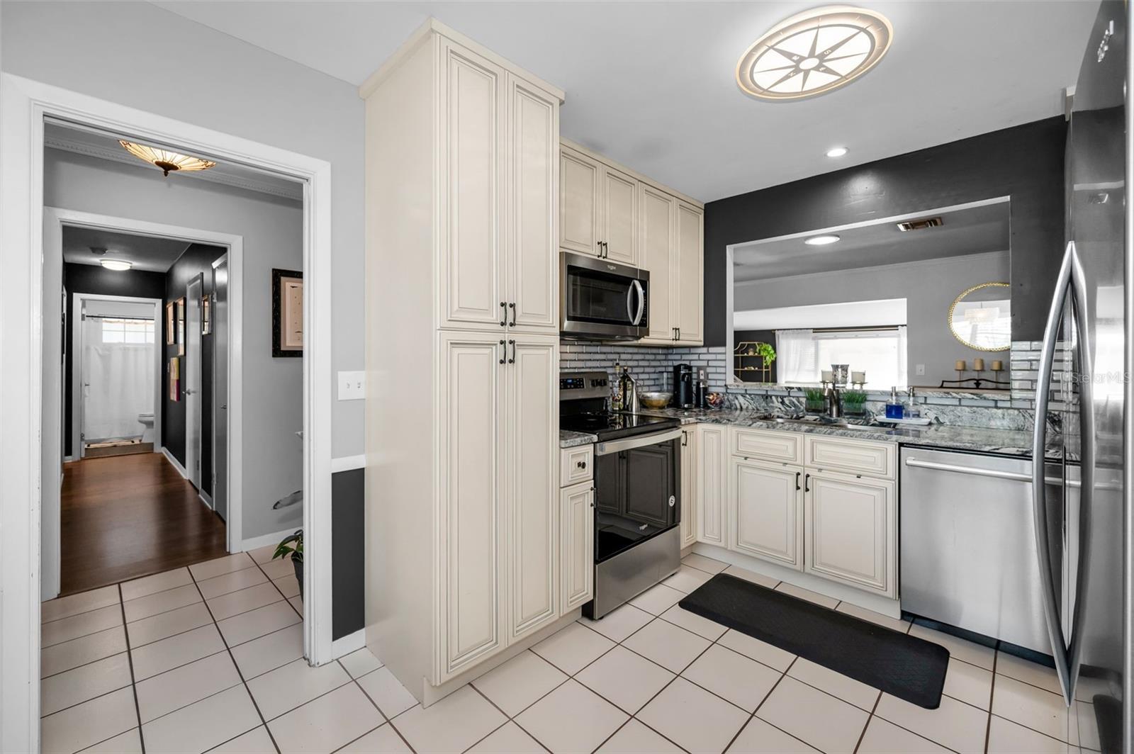 Image 15 of 70 For 202 Hesperides Street