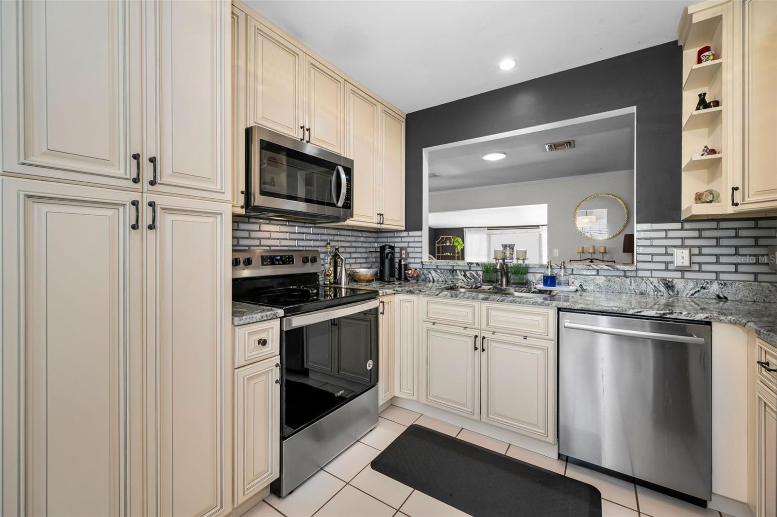 Image 16 of 70 For 202 Hesperides Street