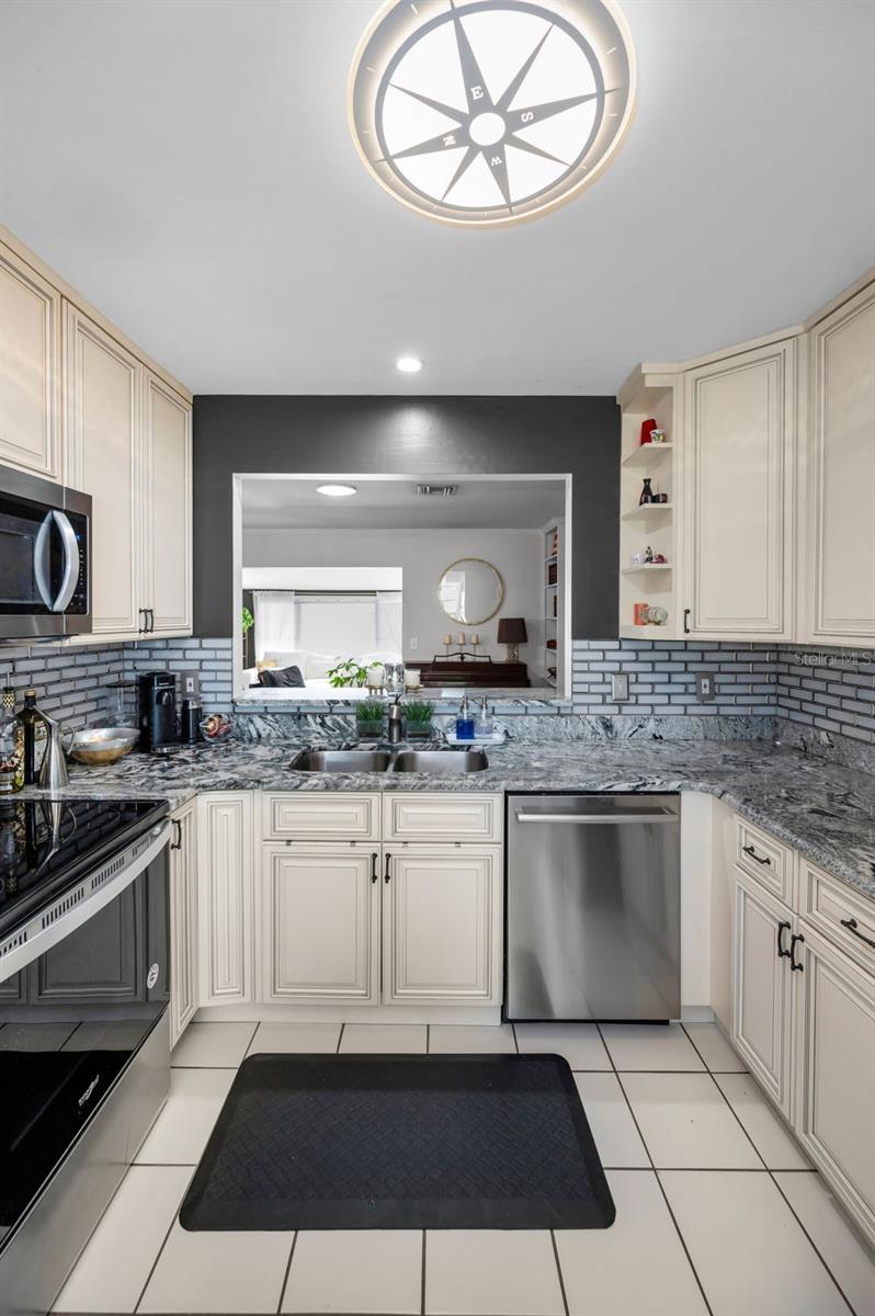 Image 17 of 70 For 202 Hesperides Street