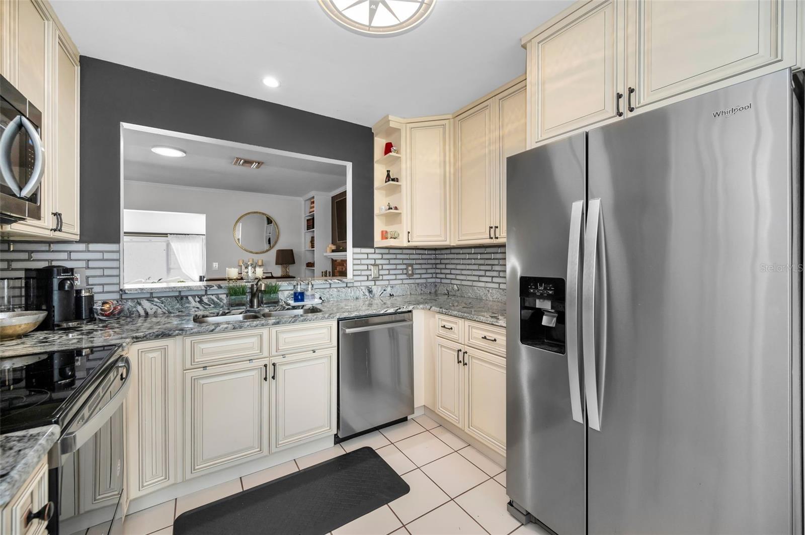 Image 18 of 70 For 202 Hesperides Street