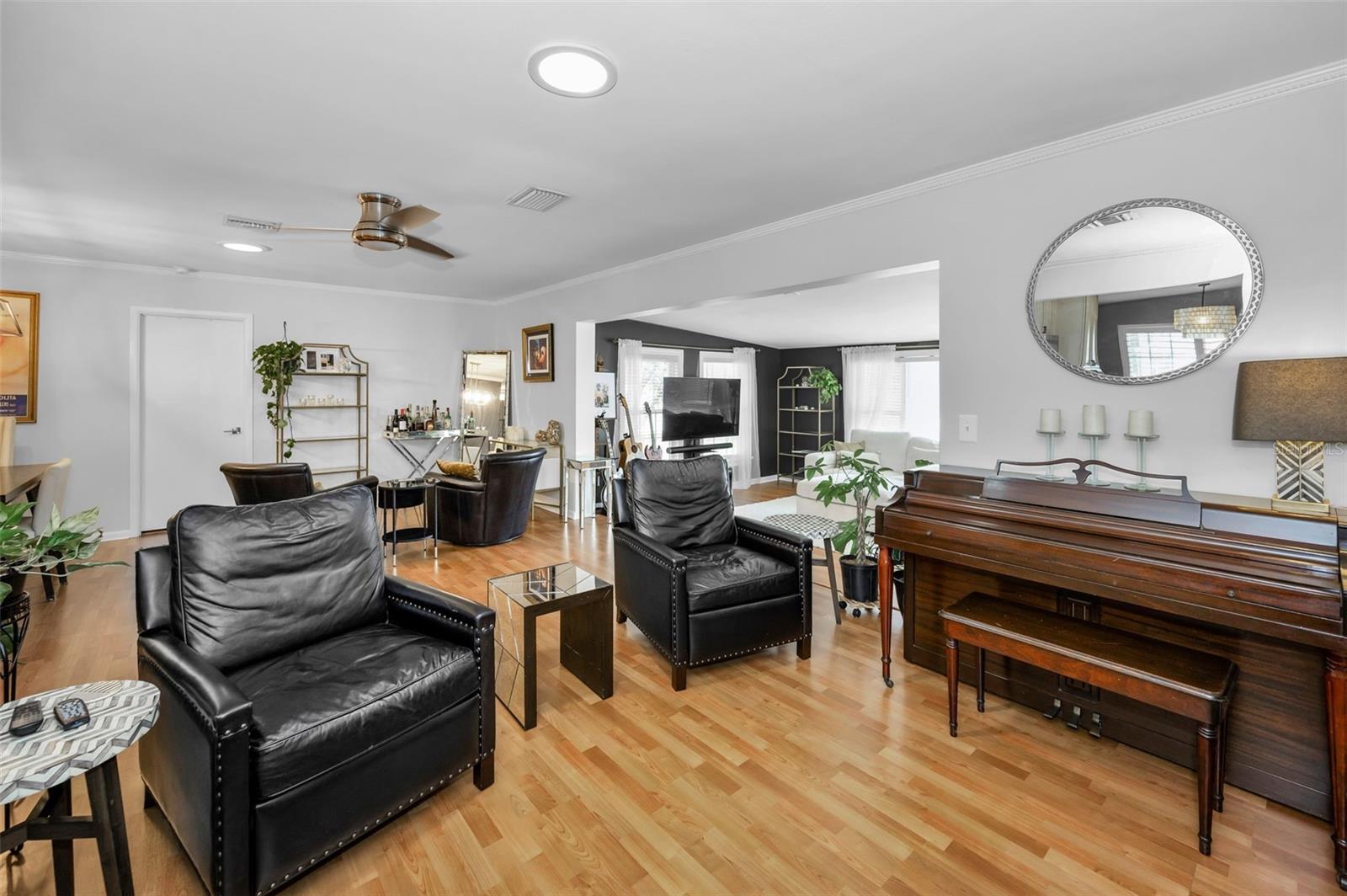 Image 27 of 70 For 202 Hesperides Street