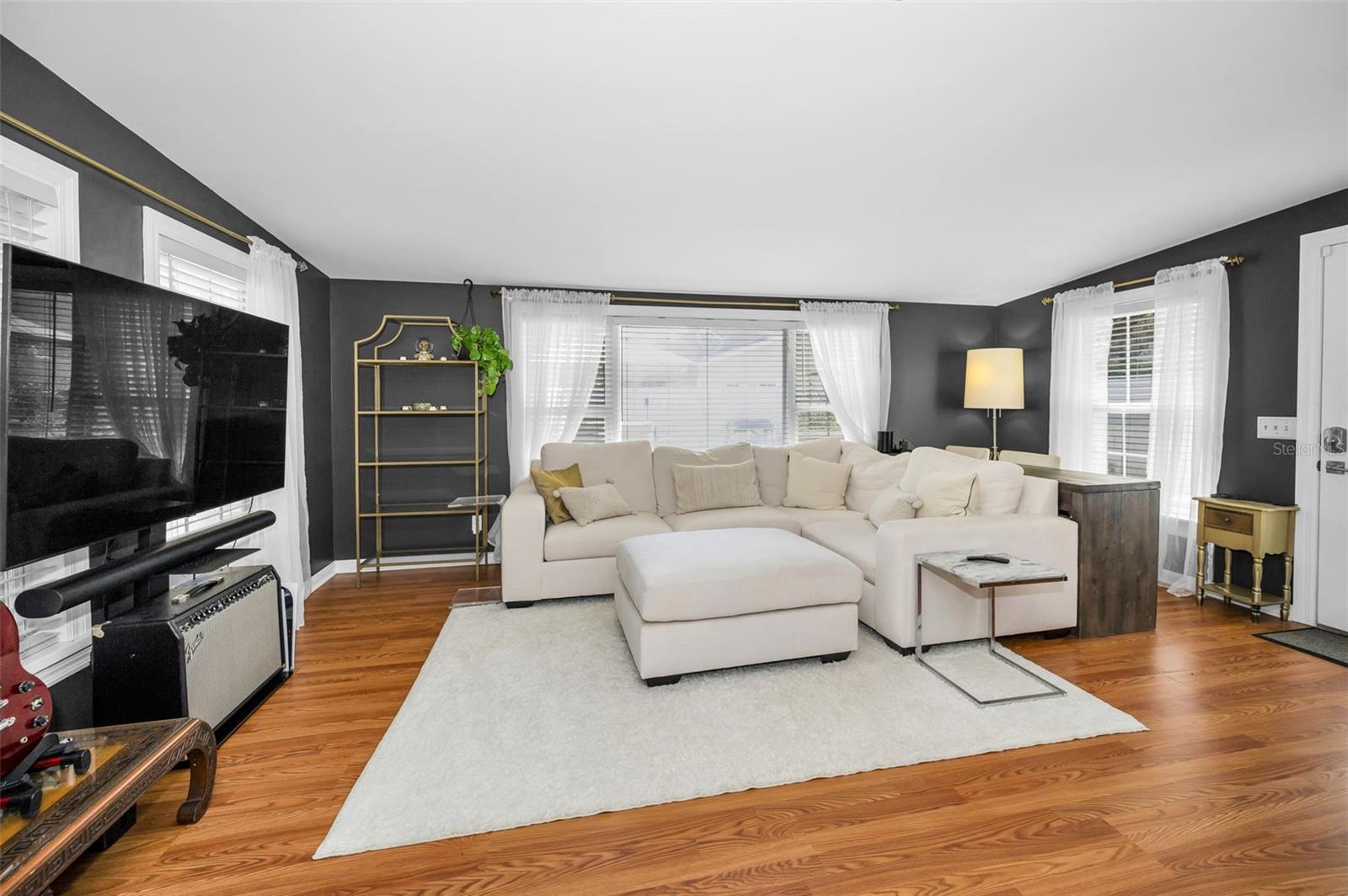 Image 32 of 70 For 202 Hesperides Street