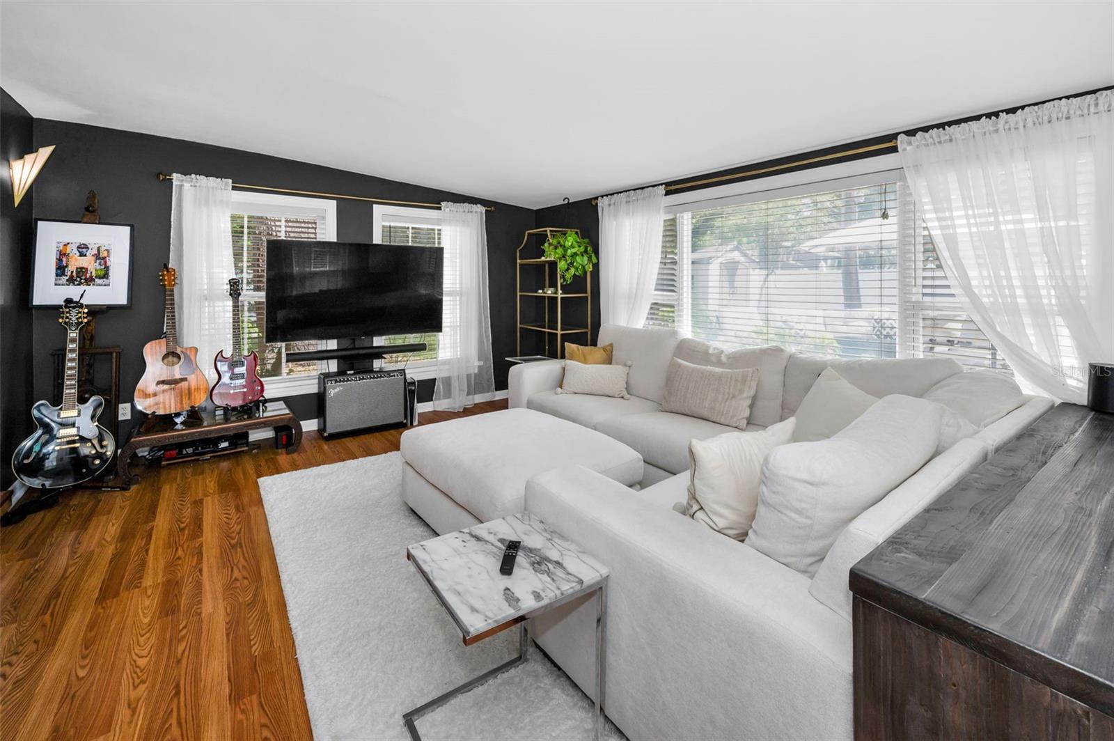 Image 33 of 70 For 202 Hesperides Street