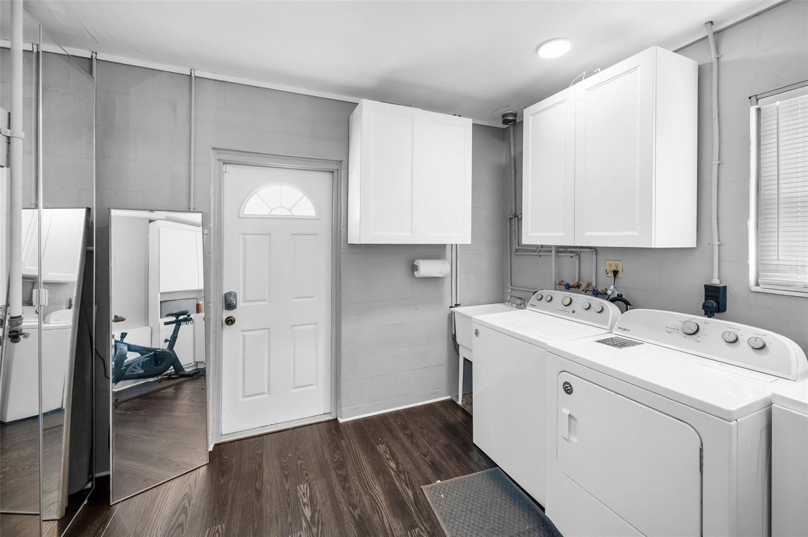 Image 49 of 70 For 202 Hesperides Street