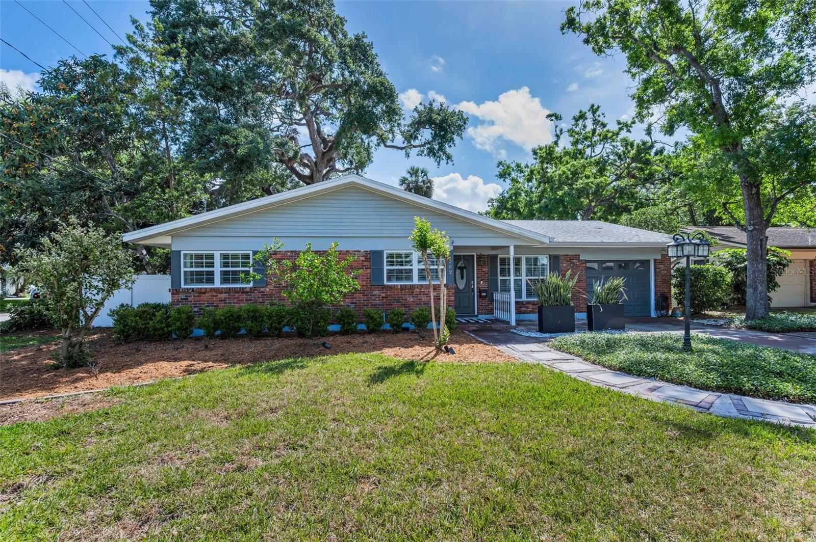 Image 5 of 70 For 202 Hesperides Street