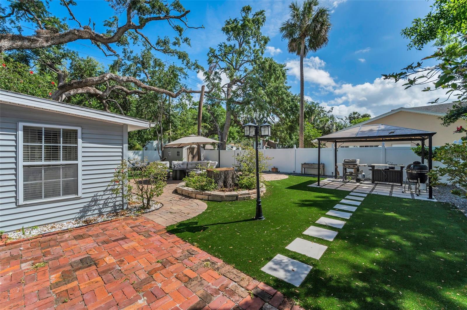 Image 52 of 70 For 202 Hesperides Street