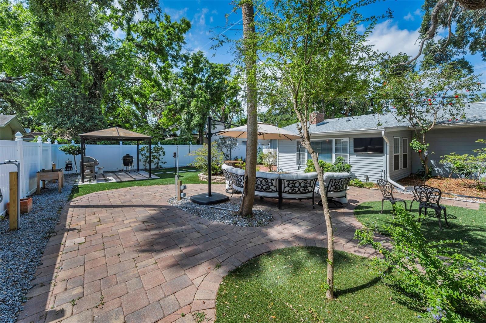 Image 59 of 70 For 202 Hesperides Street