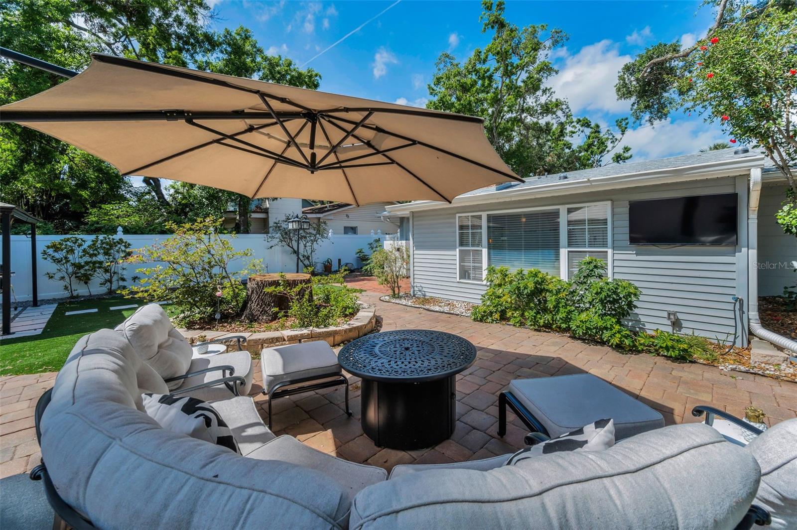Image 61 of 70 For 202 Hesperides Street