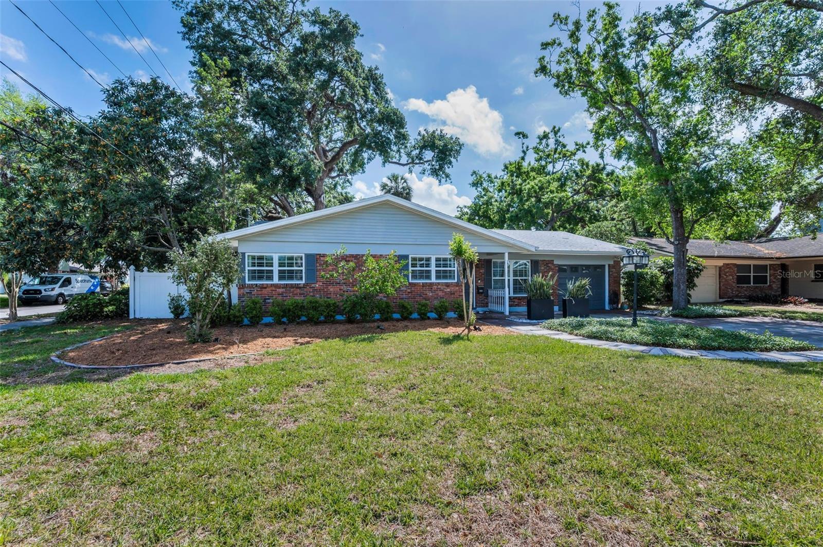 Image 7 of 70 For 202 Hesperides Street