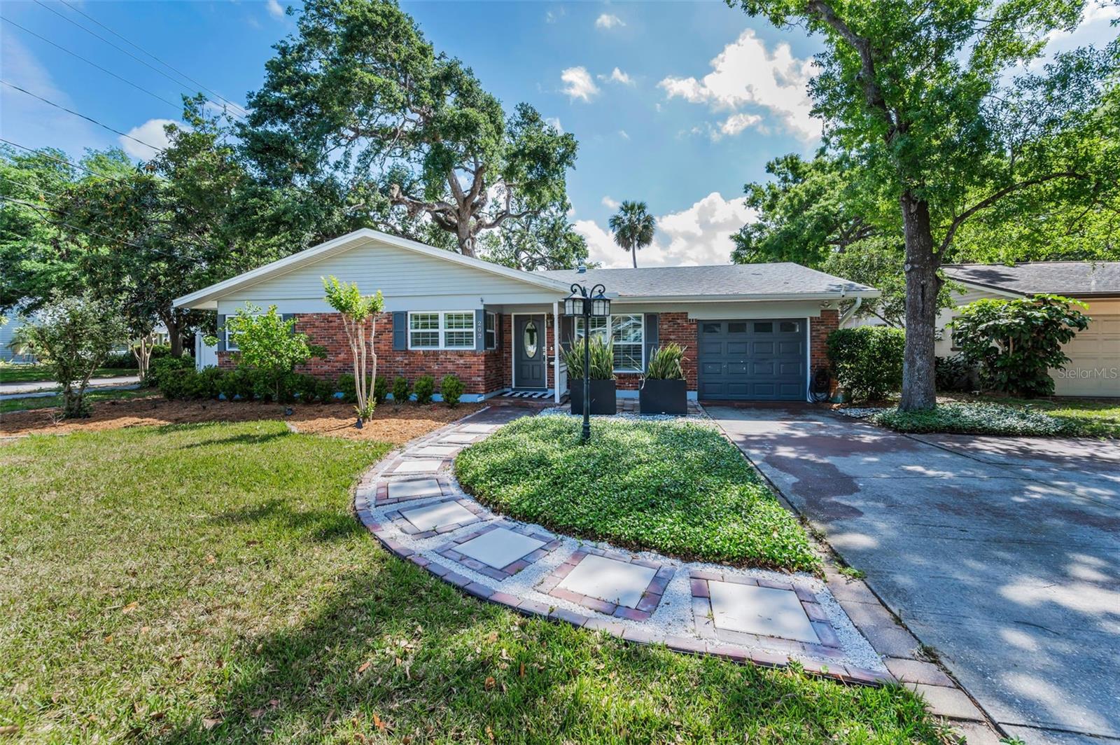 Image 8 of 70 For 202 Hesperides Street