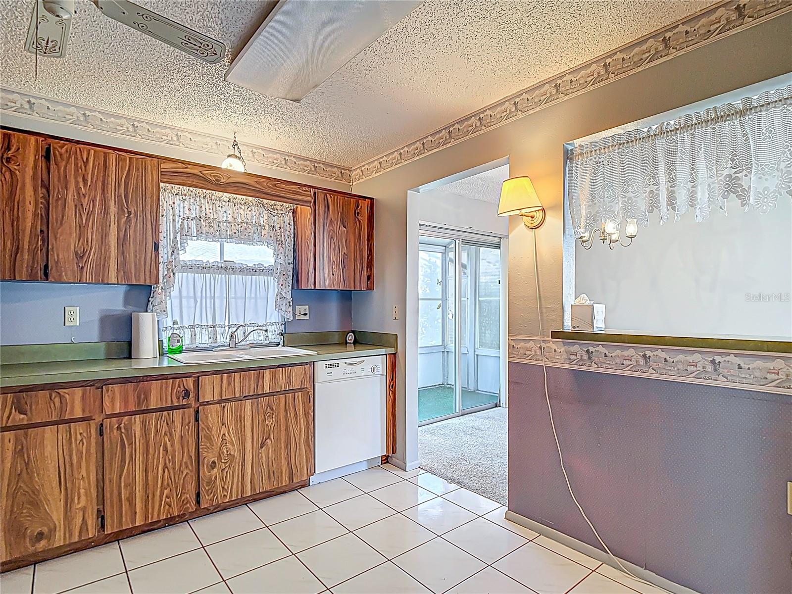 Listing photo id 8 for 10819 Los Santos Drive