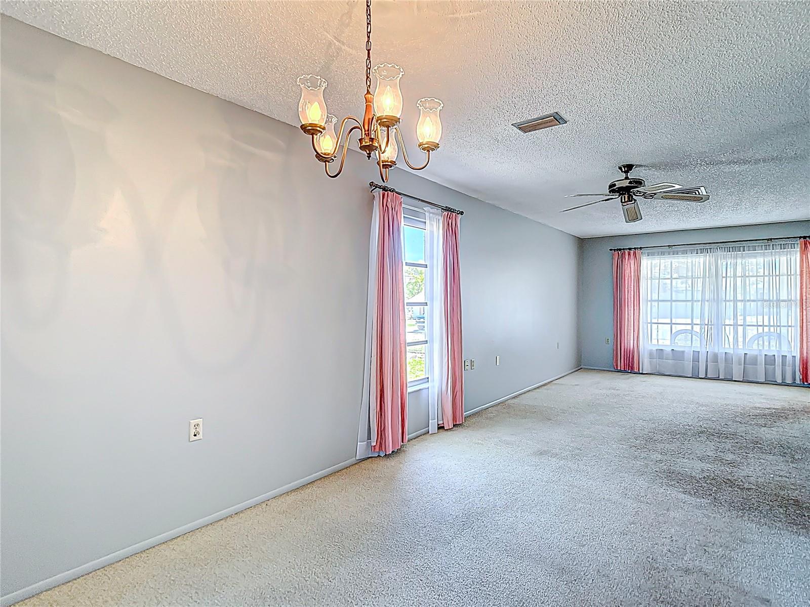 Listing photo id 14 for 10819 Los Santos Drive