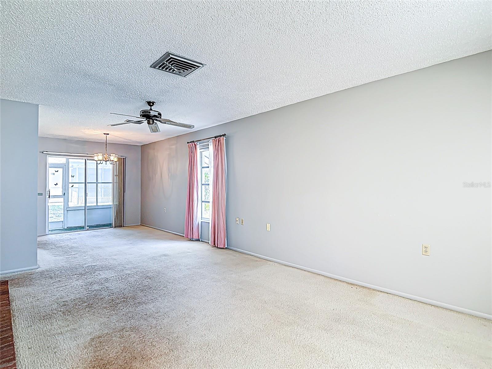 Listing photo id 15 for 10819 Los Santos Drive