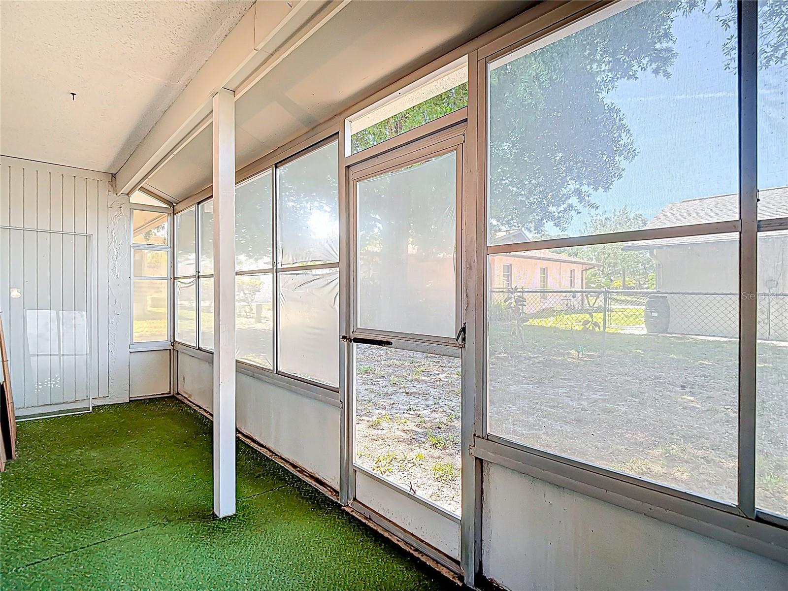 Listing photo id 17 for 10819 Los Santos Drive