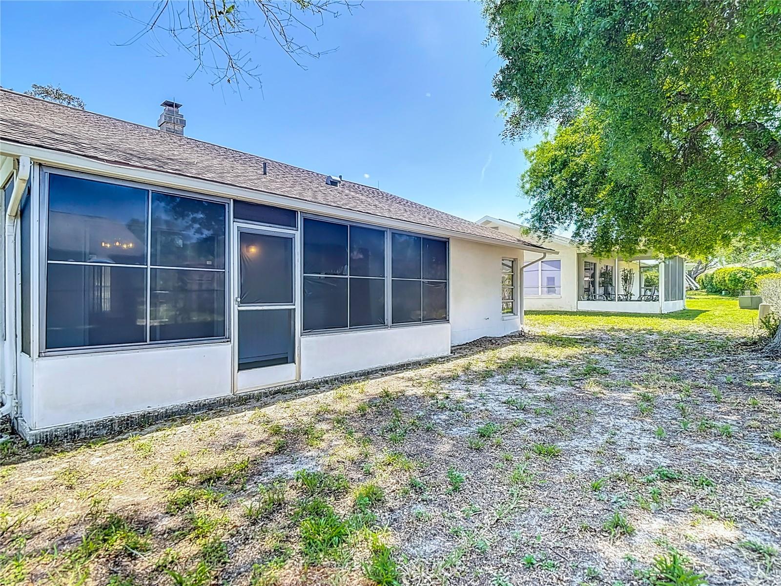 Listing photo id 18 for 10819 Los Santos Drive