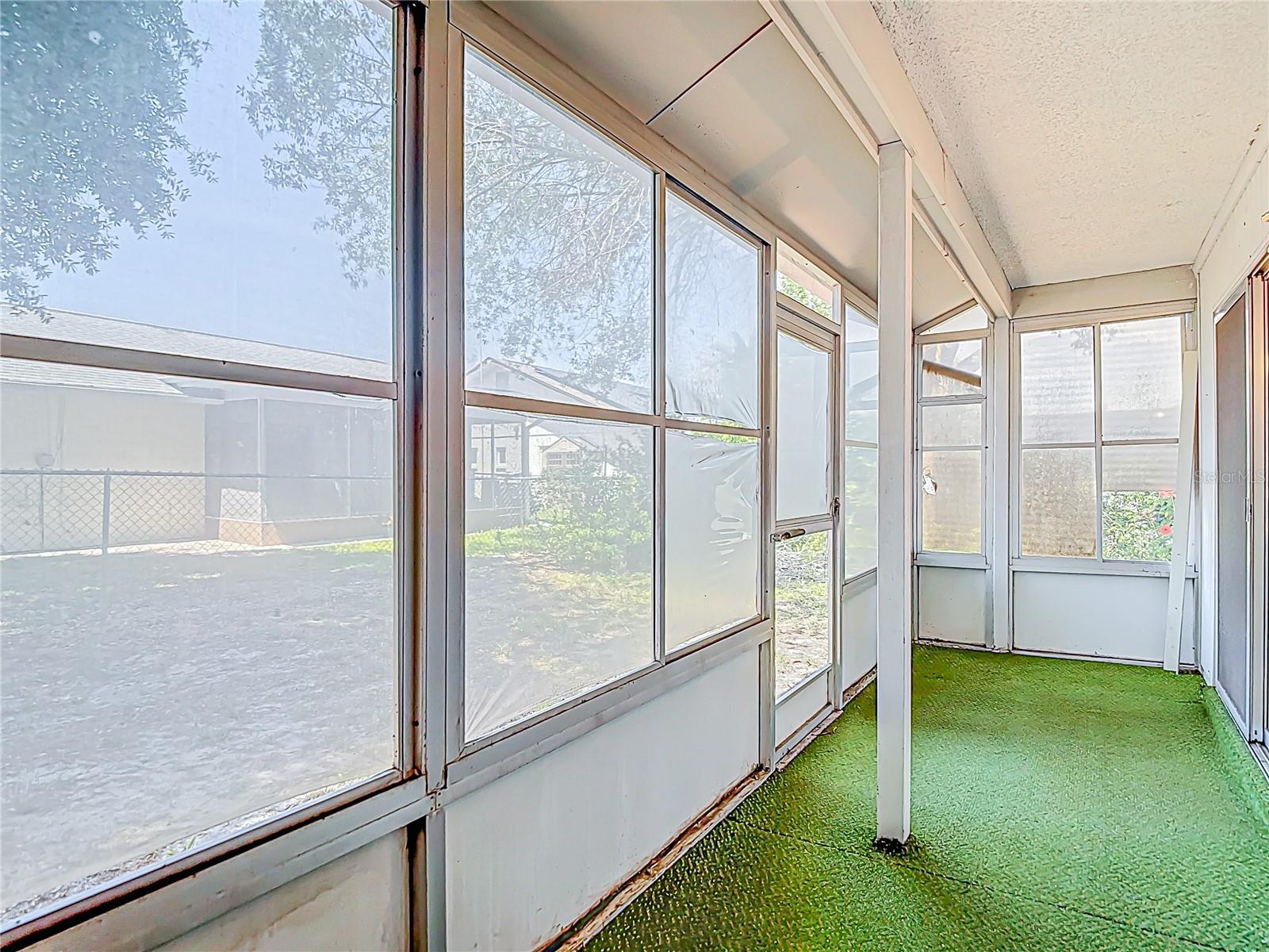 Listing photo id 19 for 10819 Los Santos Drive