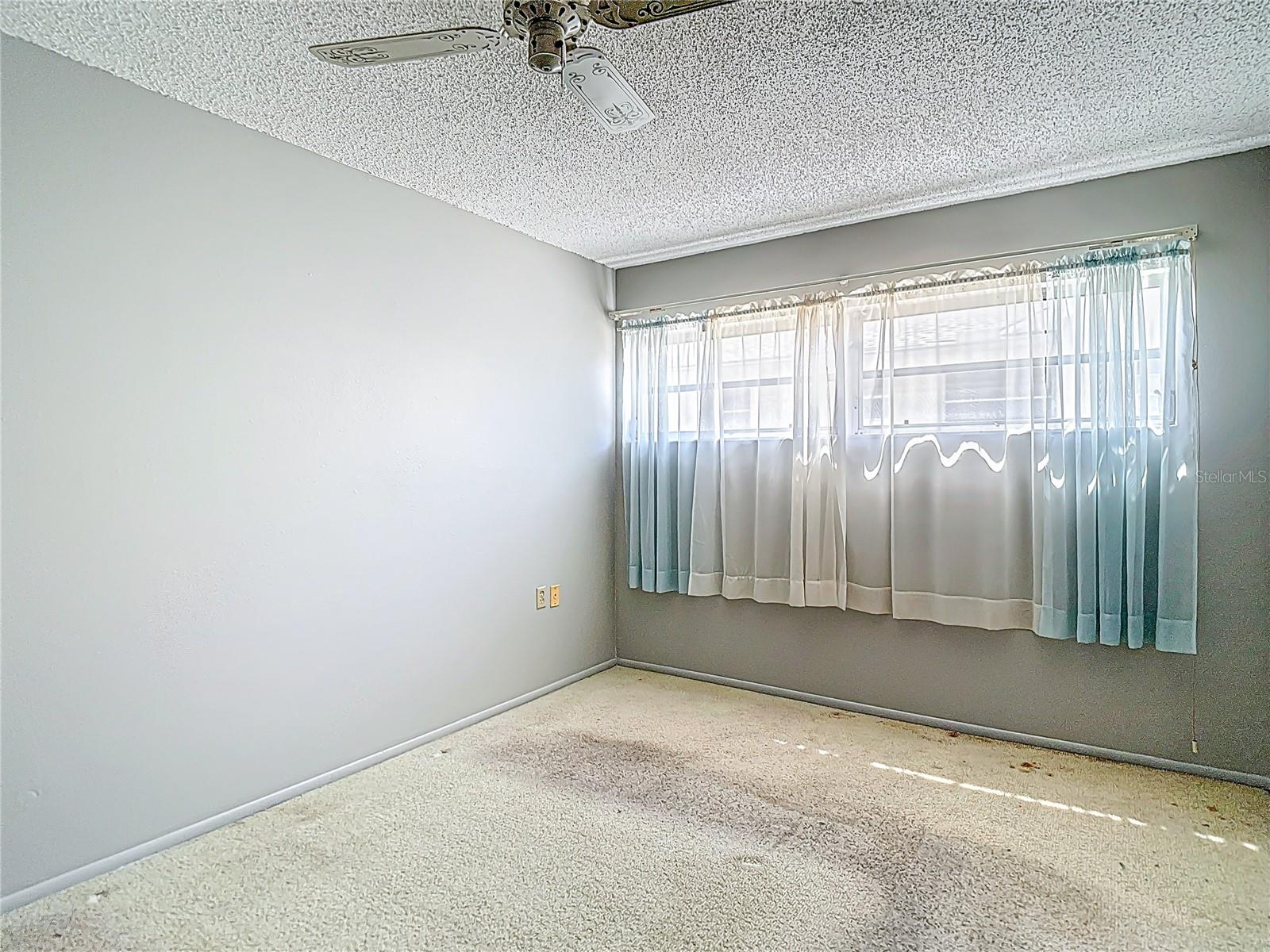 Listing photo id 20 for 10819 Los Santos Drive