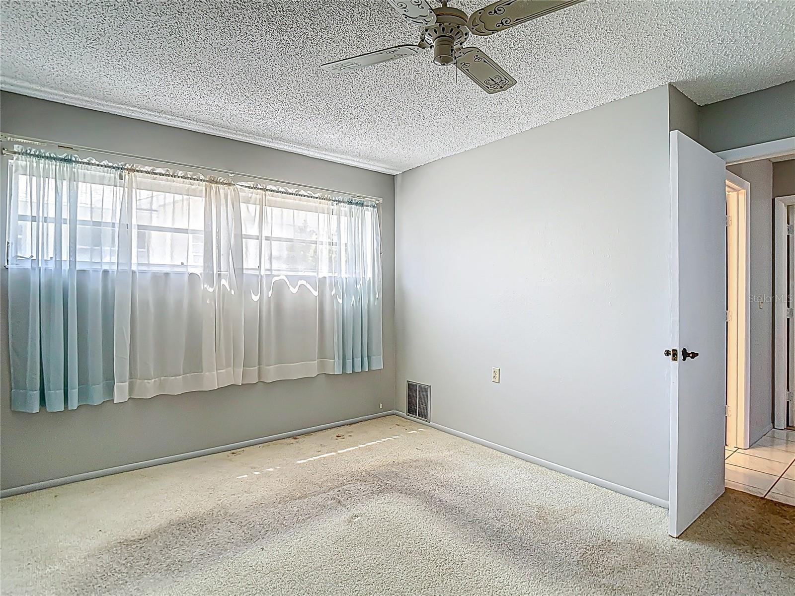 Listing photo id 21 for 10819 Los Santos Drive