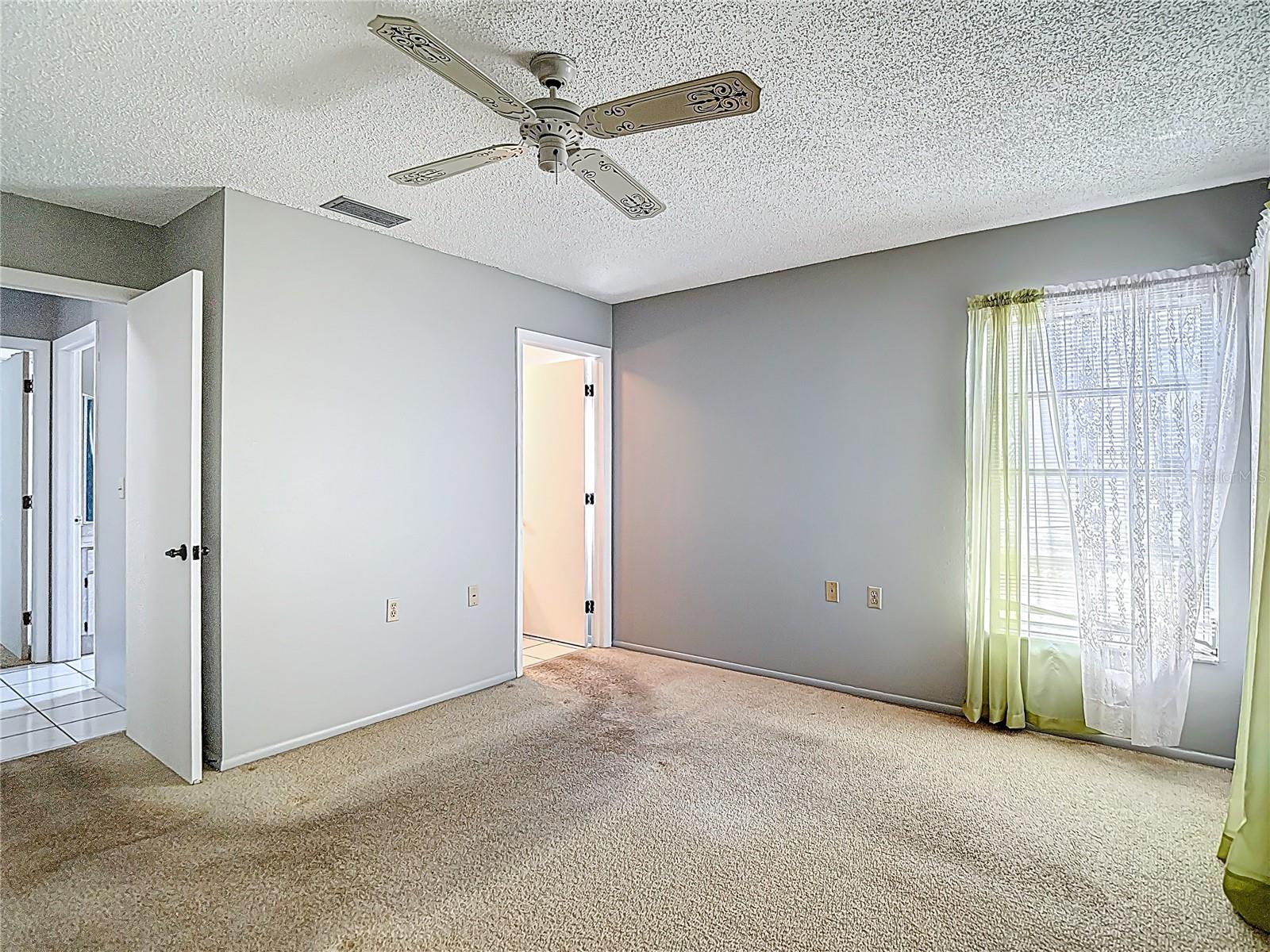 Listing photo id 22 for 10819 Los Santos Drive