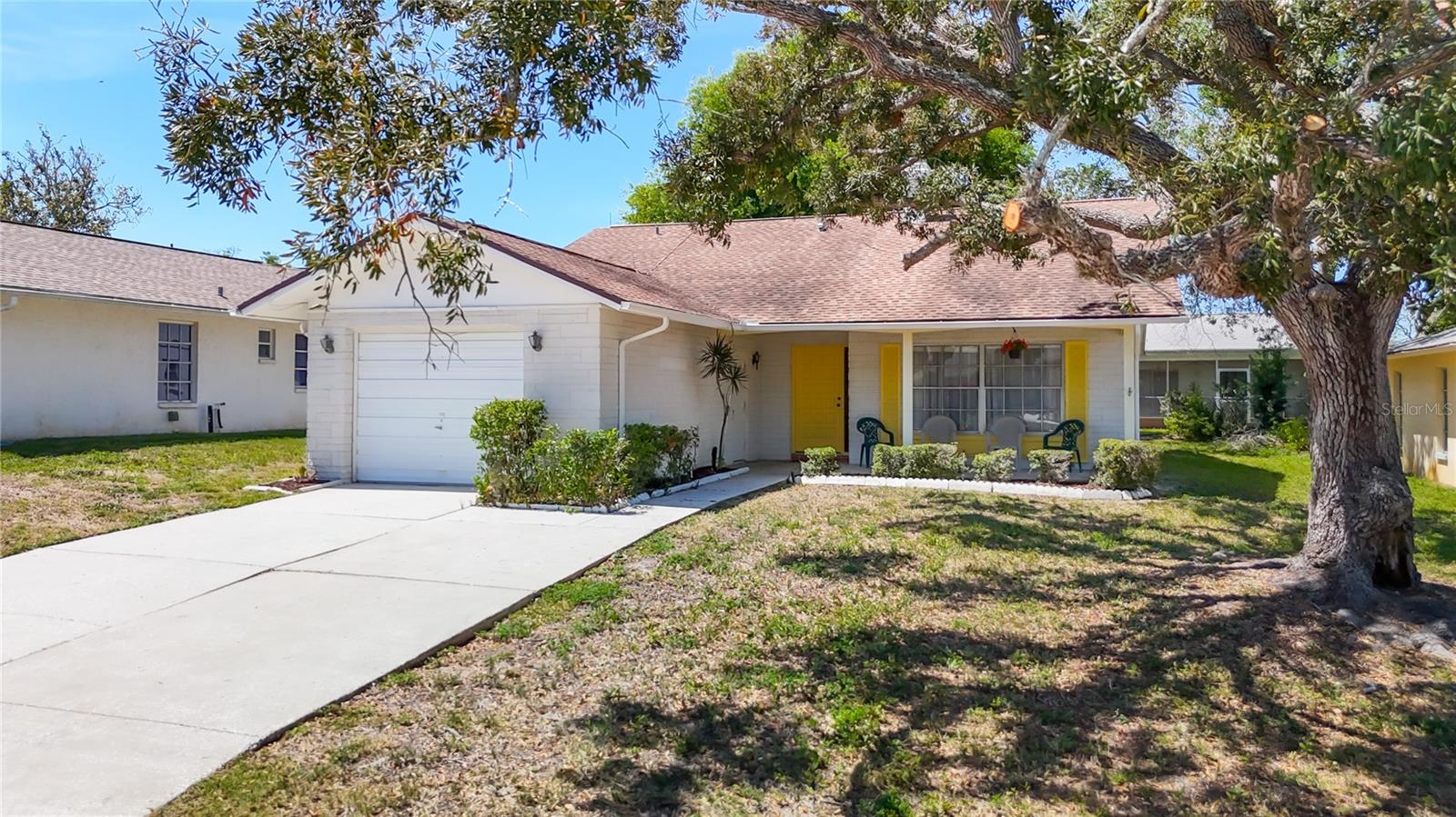 Listing photo id 1 for 10819 Los Santos Drive