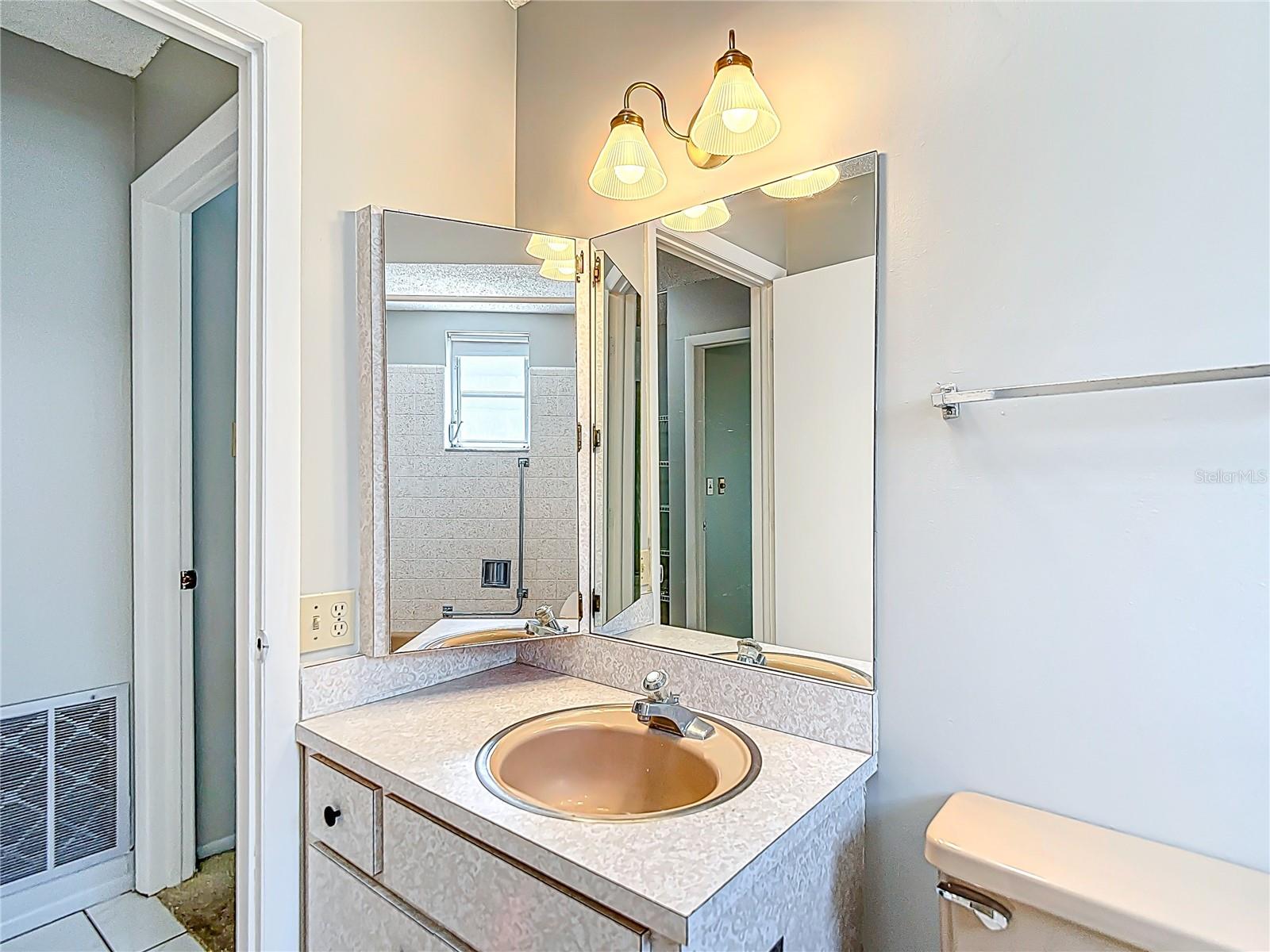 Listing photo id 33 for 10819 Los Santos Drive