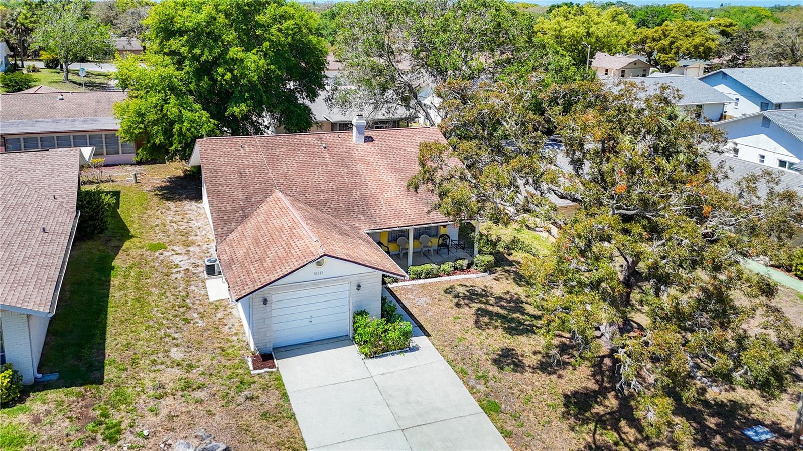 Listing photo id 2 for 10819 Los Santos Drive