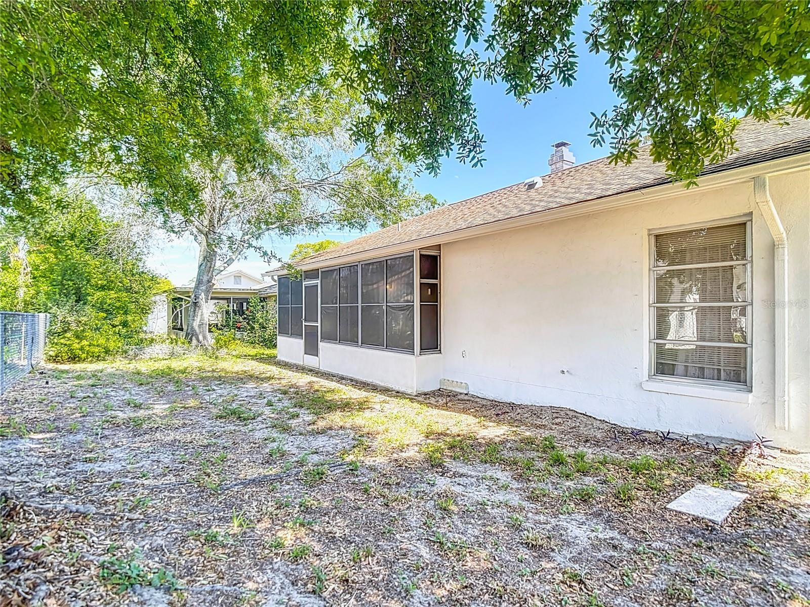 Listing photo id 39 for 10819 Los Santos Drive