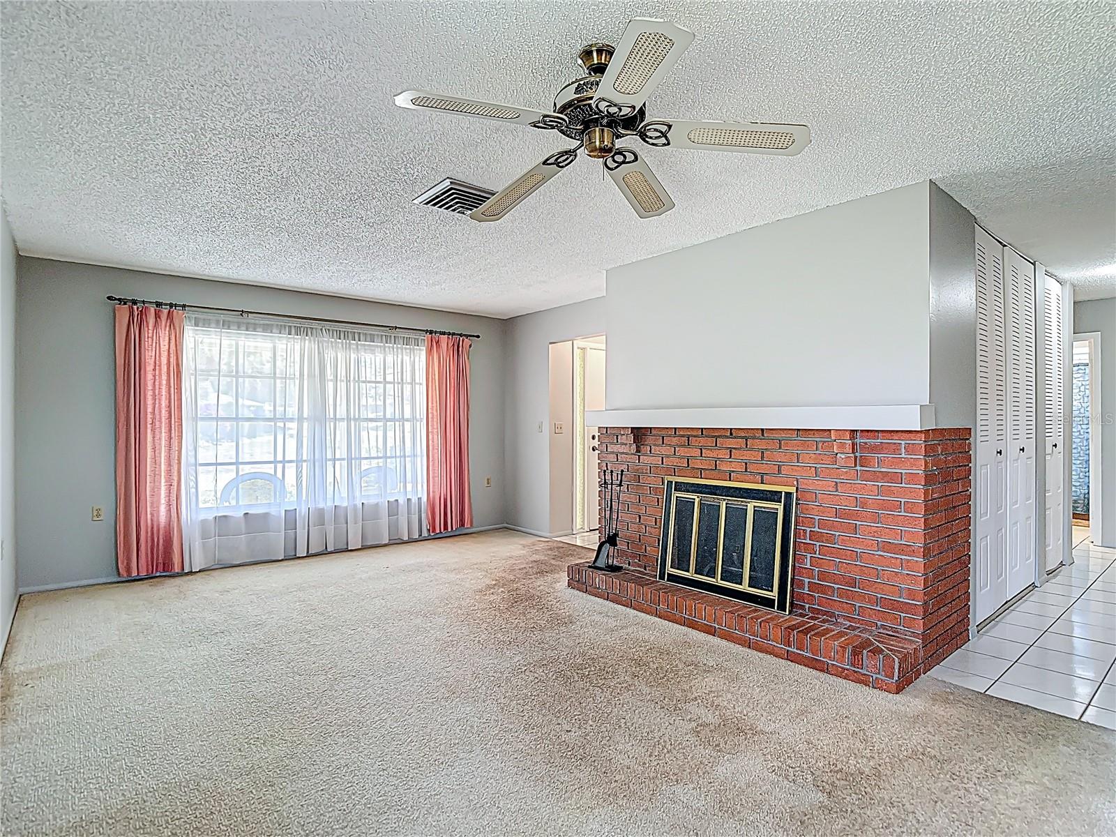 Listing photo id 4 for 10819 Los Santos Drive