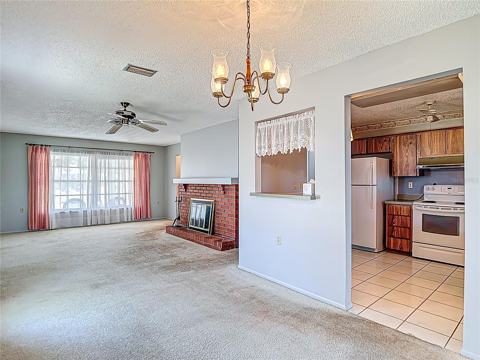 Listing photo id 6 for 10819 Los Santos Drive