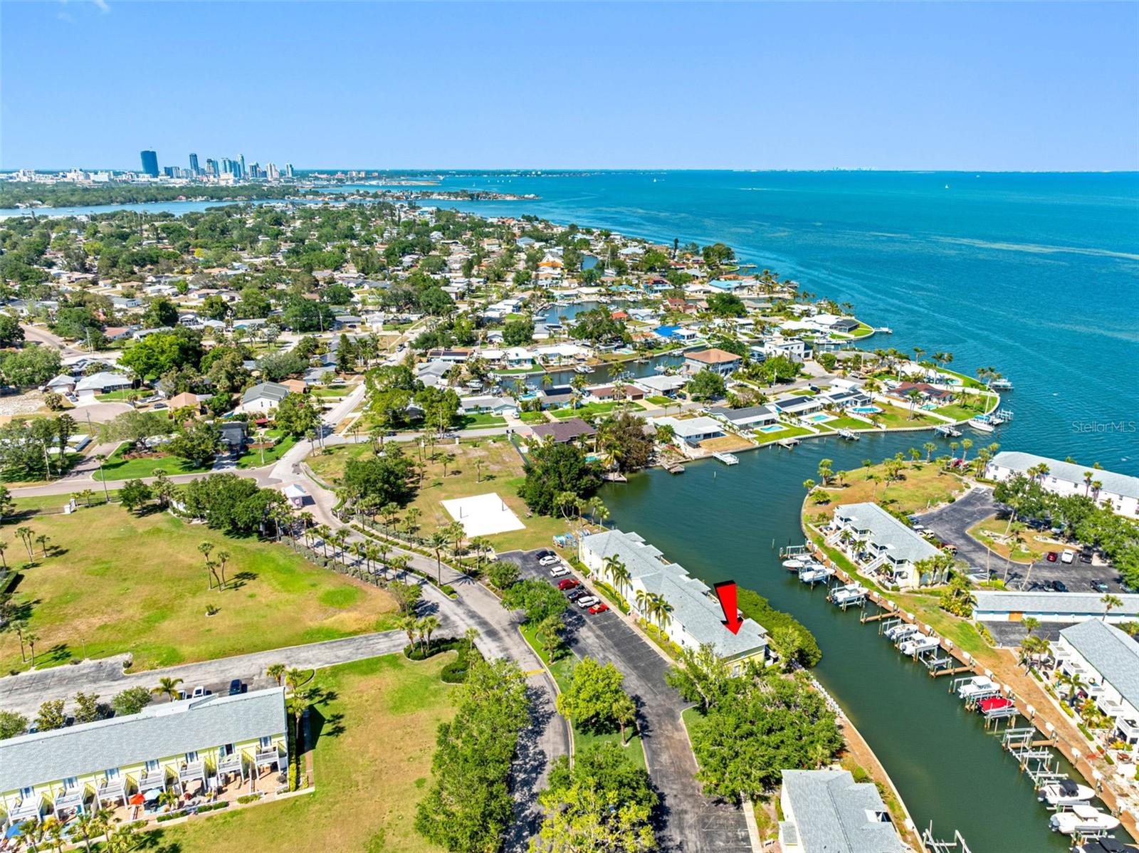 Listing photo id 10 for 0 Beach Drive Se 162ss