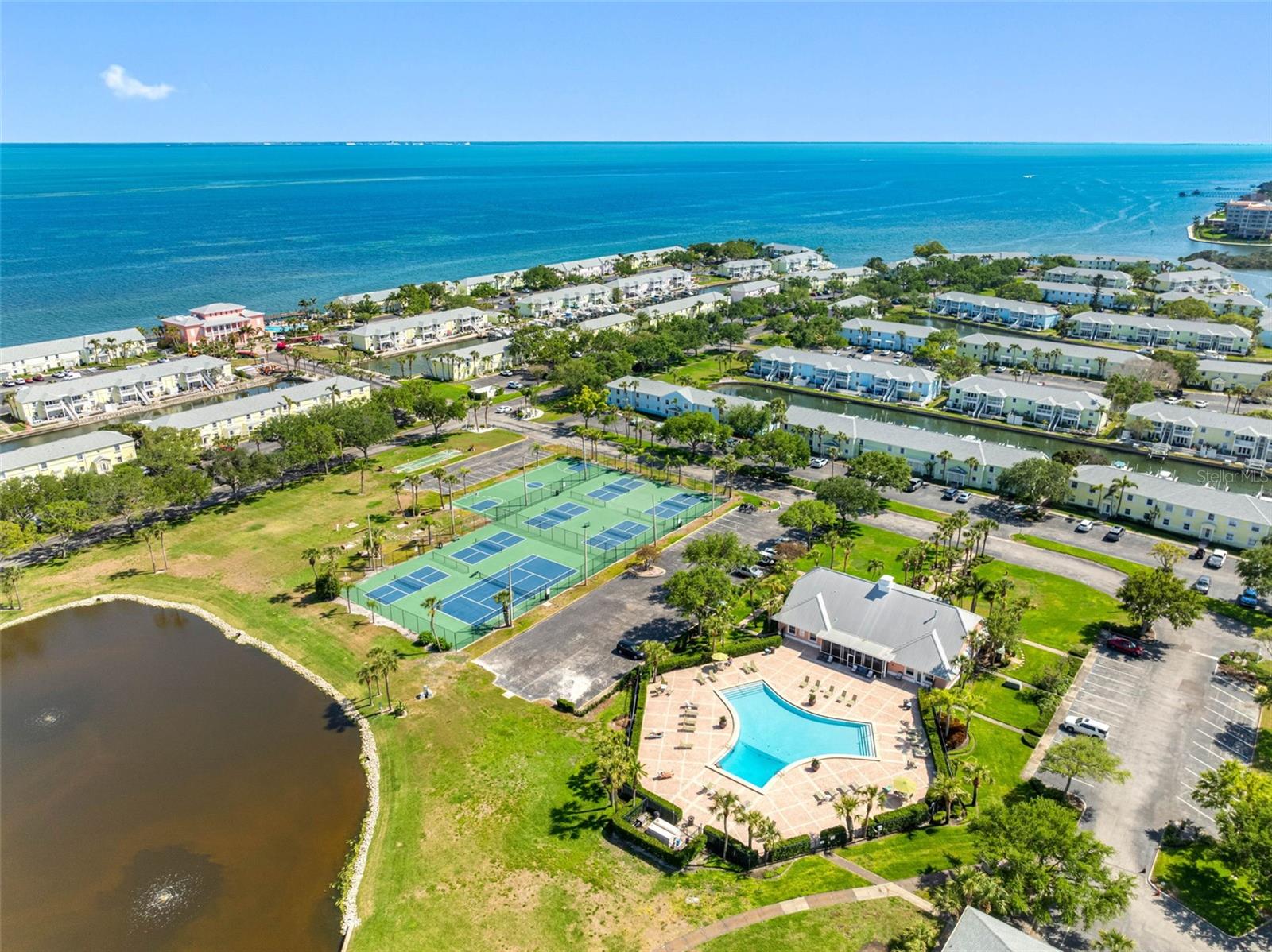 Listing photo id 13 for 0 Beach Drive Se 162ss