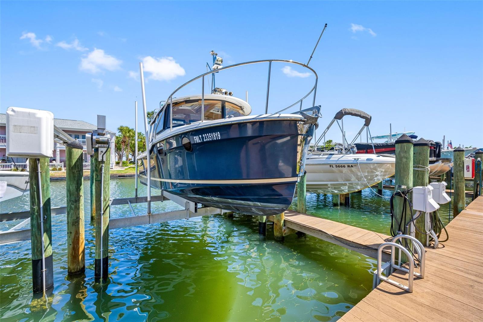 Listing photo id 0 for 0 Beach Drive Se 162ss