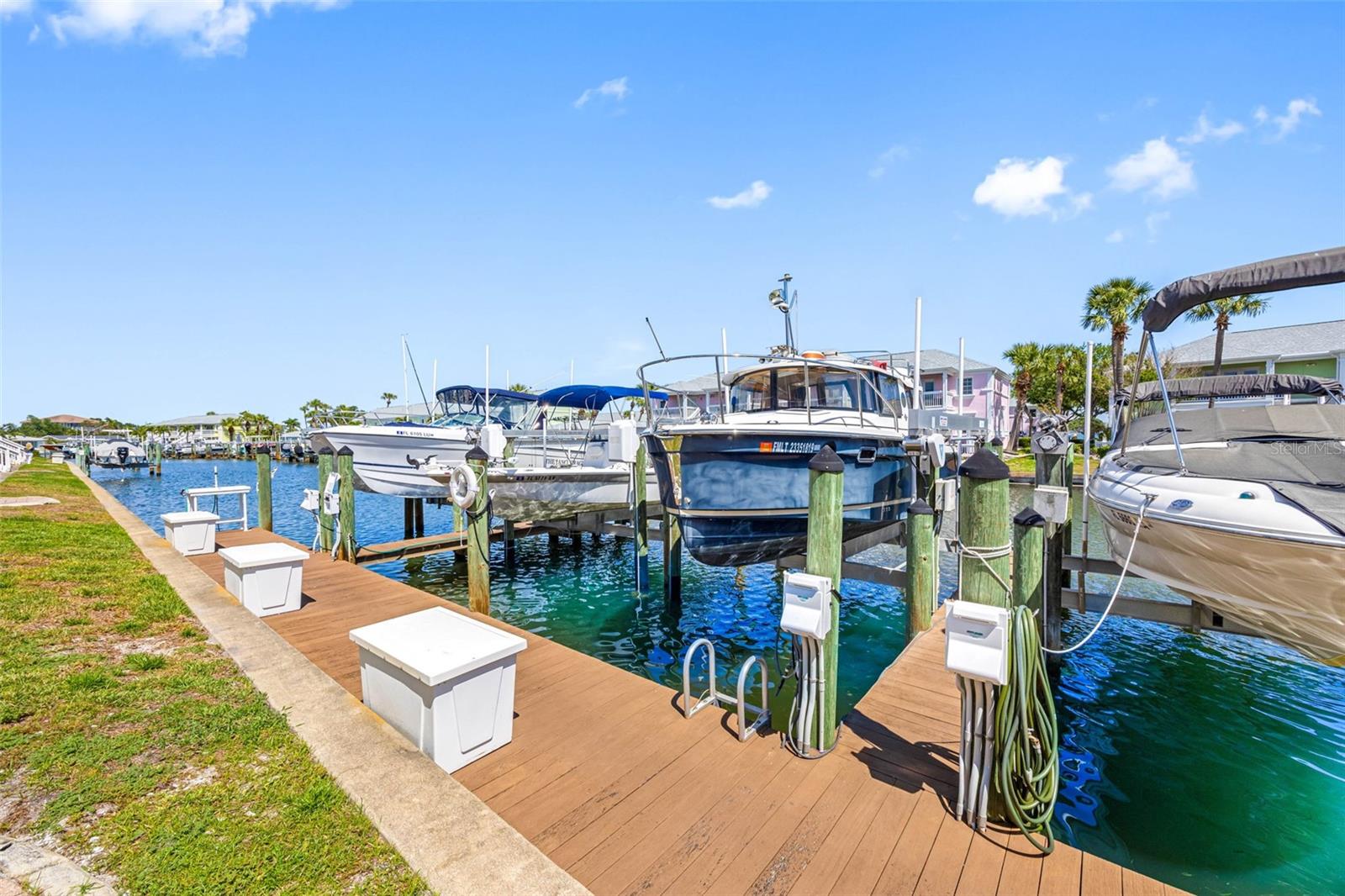 Listing photo id 1 for 0 Beach Drive Se 162ss
