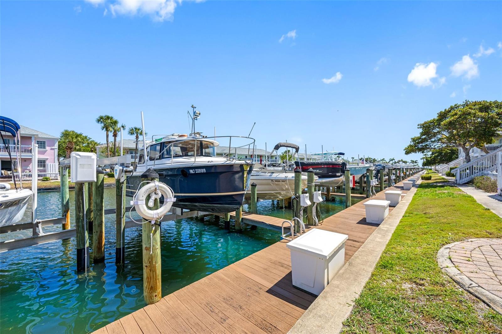Listing photo id 3 for 0 Beach Drive Se 162ss