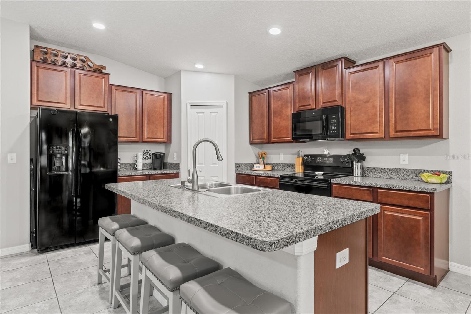 Image 6 of 30 For 233 Cascade Bend Drive