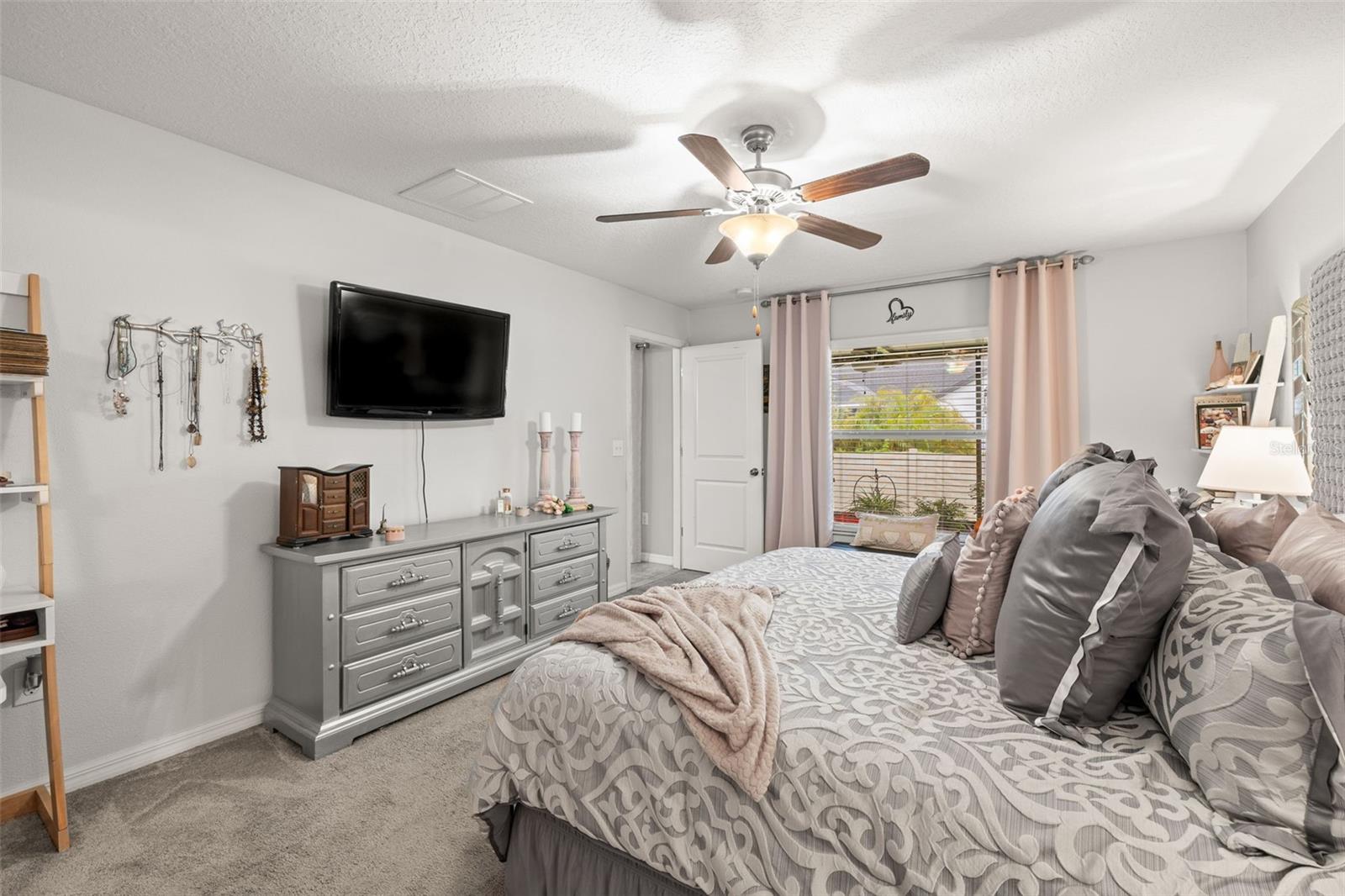 Image 8 of 30 For 233 Cascade Bend Drive