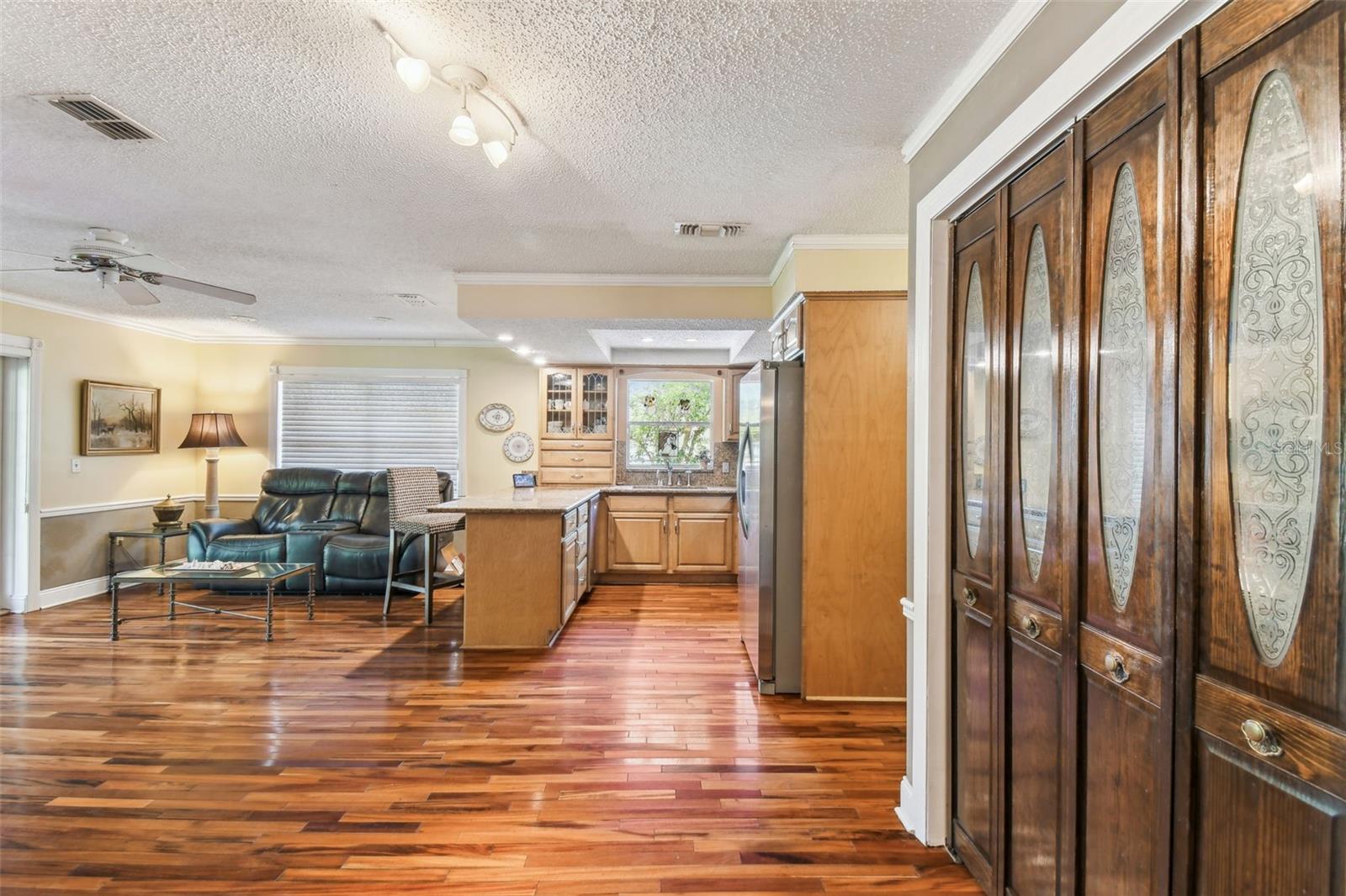 Image 10 of 33 For 11383 Pickford Street