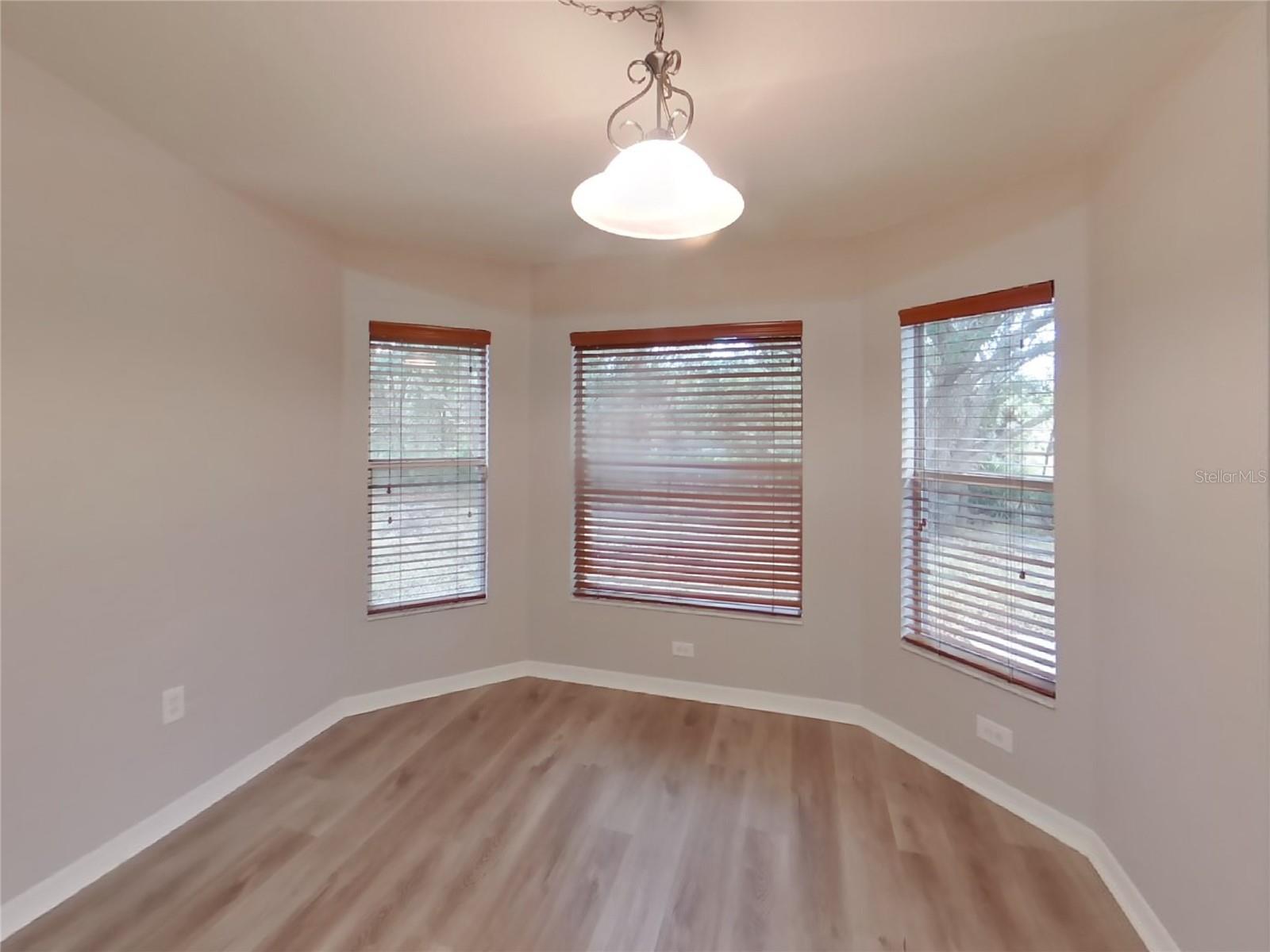 Image 5 of 20 For 39 Balsam Street