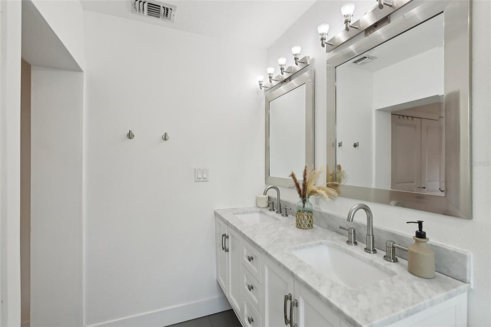 Image 36 of 56 For 3131 Fielder Street