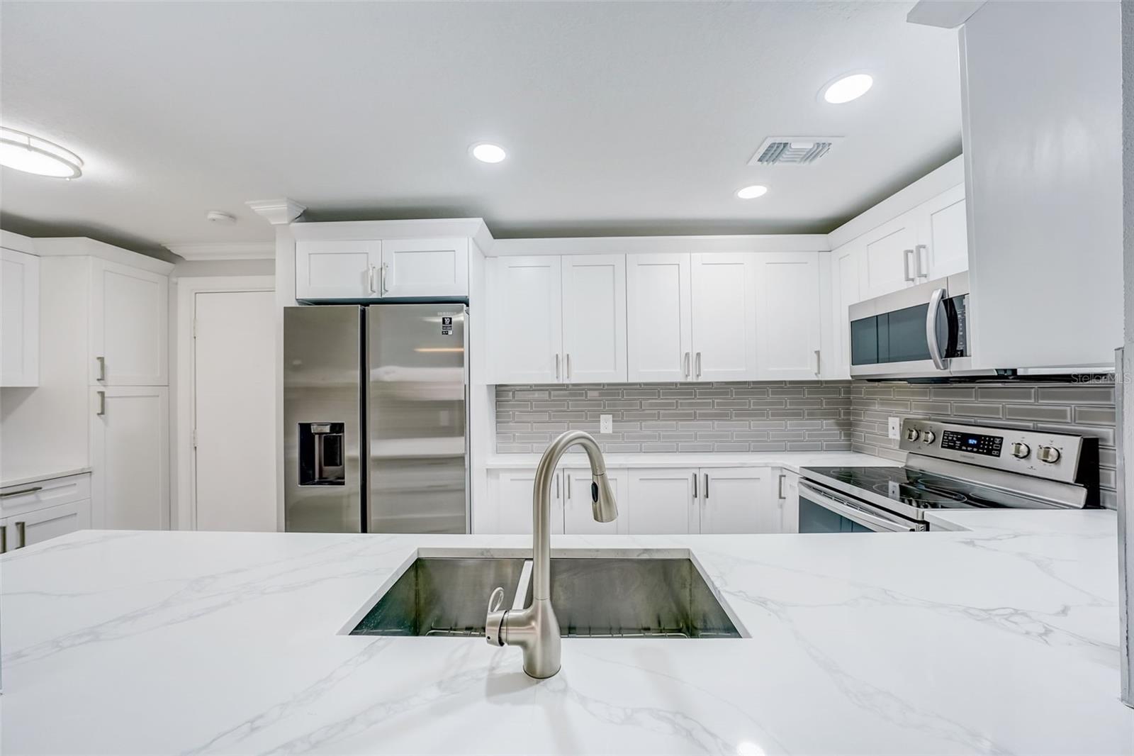 Image 13 of 77 For 4141 Bayshore Boulevard 306