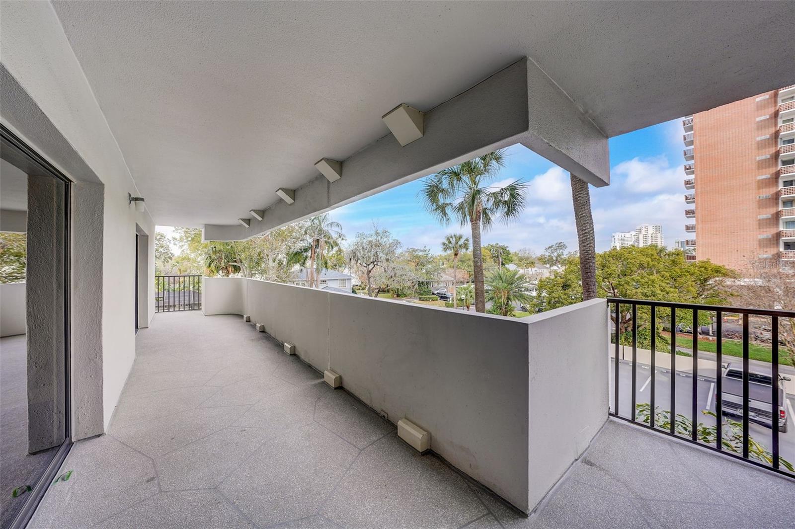 Image 39 of 77 For 4141 Bayshore Boulevard 306