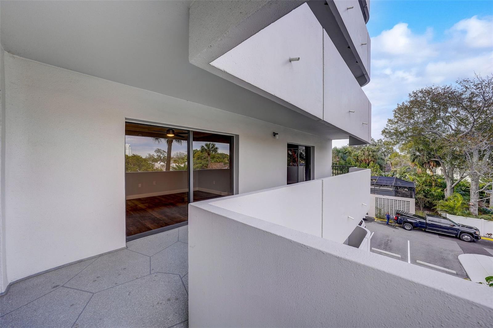 Image 41 of 77 For 4141 Bayshore Boulevard 306